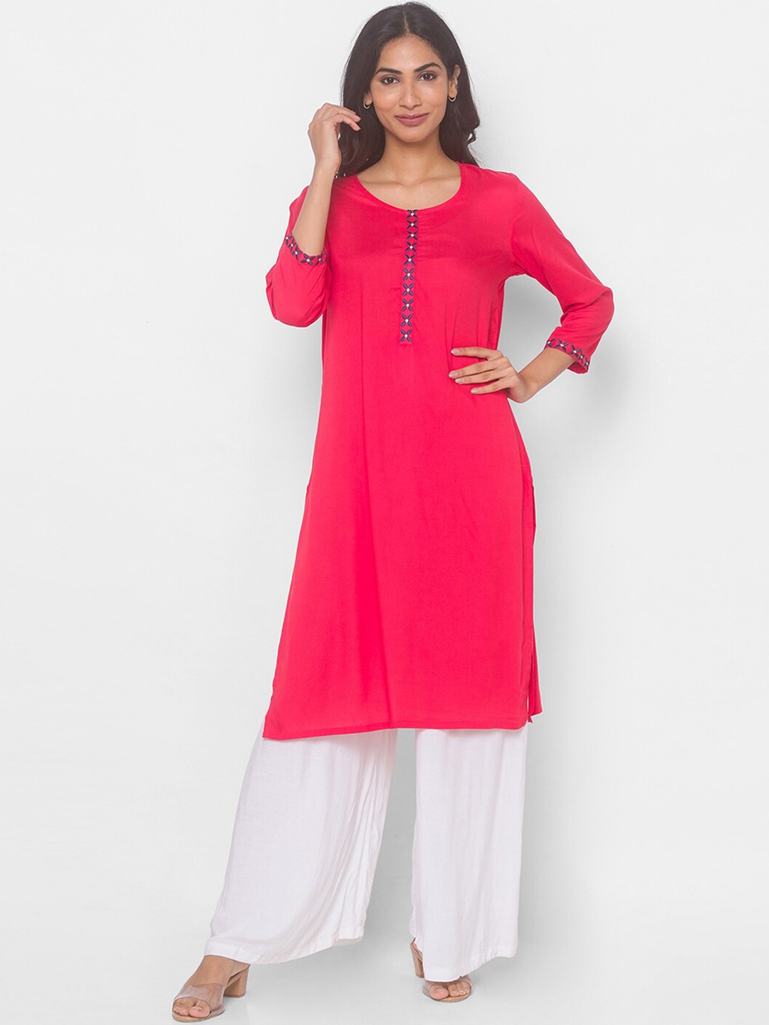 

Globus Women Coral Yoke Design Thread Work Kurta