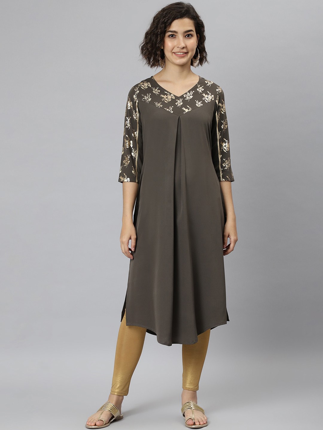

Janasya Women Grey Geometric Embroidered Thread Work Crepe Kurta