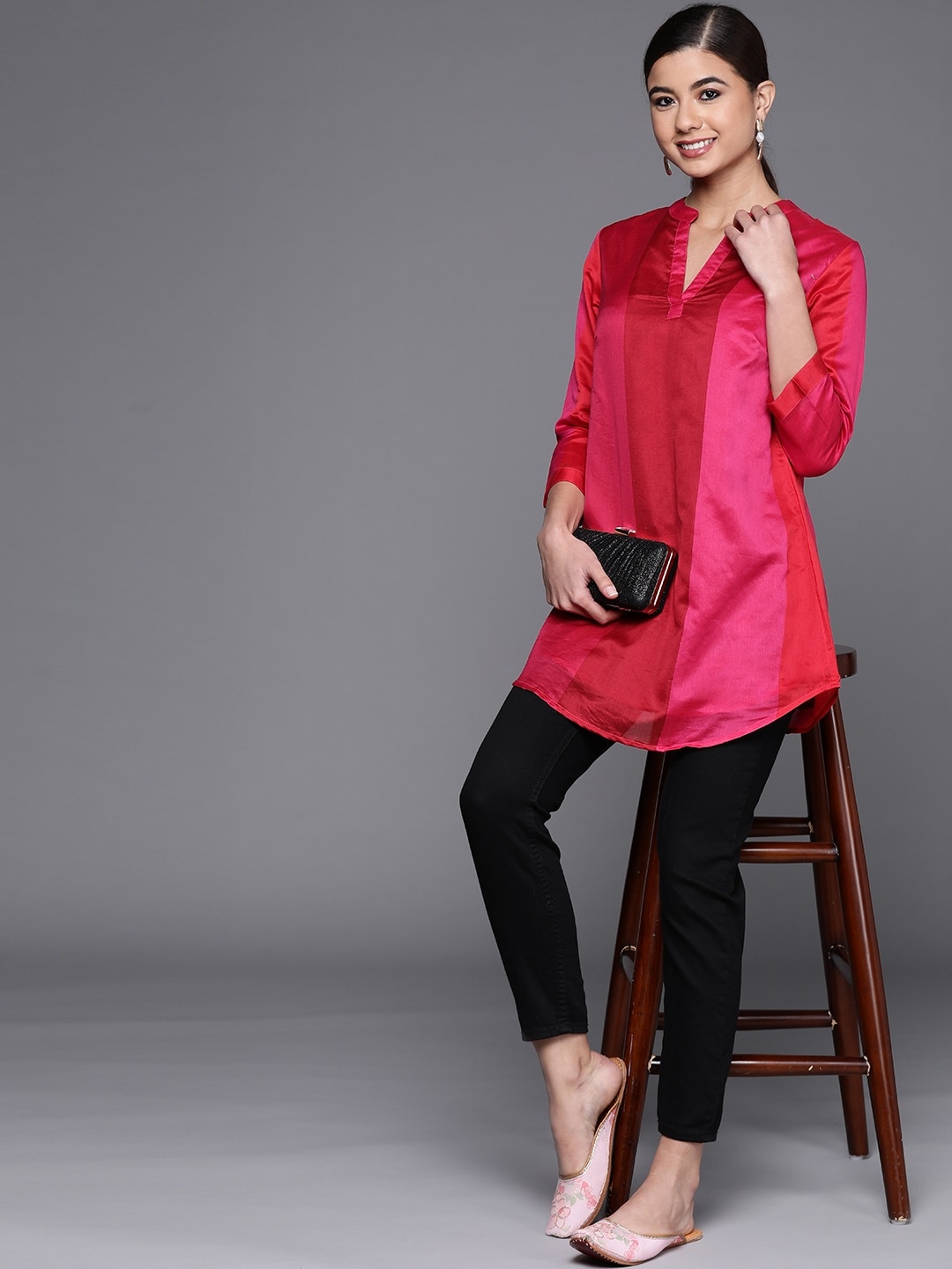 

Fabindia Red & Pink Striped V-Neck Kurti