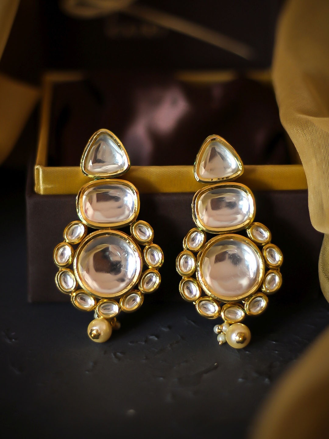 

Bellofox Gold-Plated Contemporary Drop Earrings