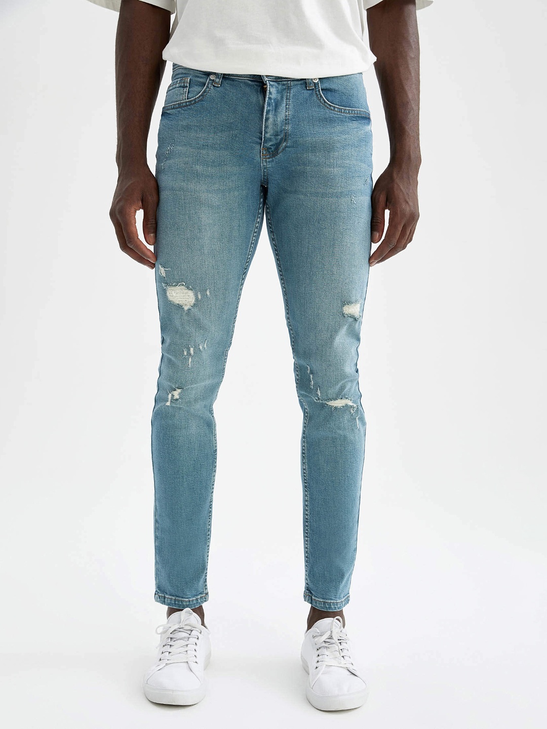 

DeFacto Men Blue Skinny Fit Low Distressed Heavy Fade Mid-Rise Stretchable Jeans