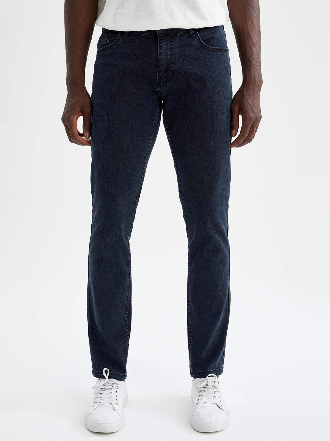 

DeFacto Men Blue Pedro Slim Fit Light Fade Mid-Rise Stretchable Jeans