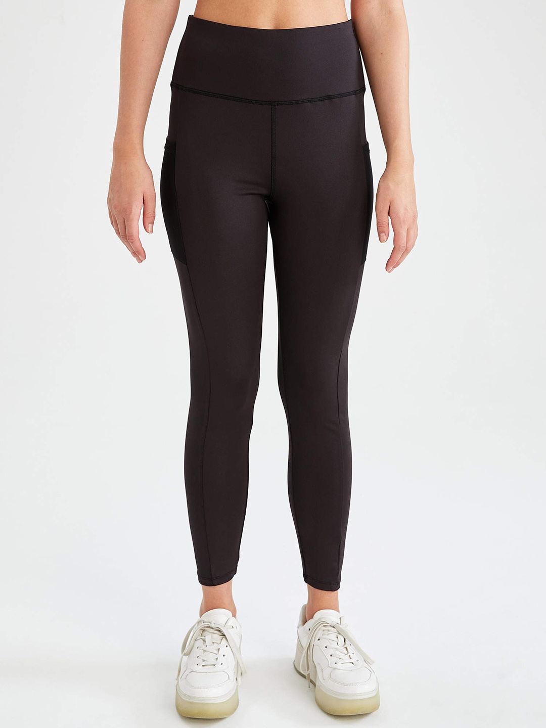 

DeFacto Women Black Solid Slim Fit Athleisure Knitted Ankle Length Leggings