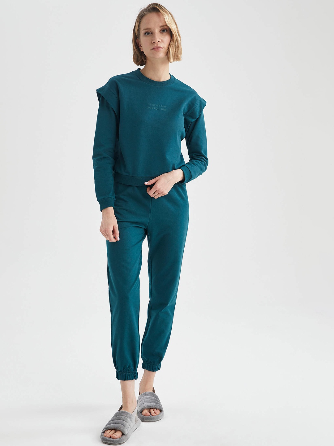 

DeFacto Women Green Solid Top with Trousers