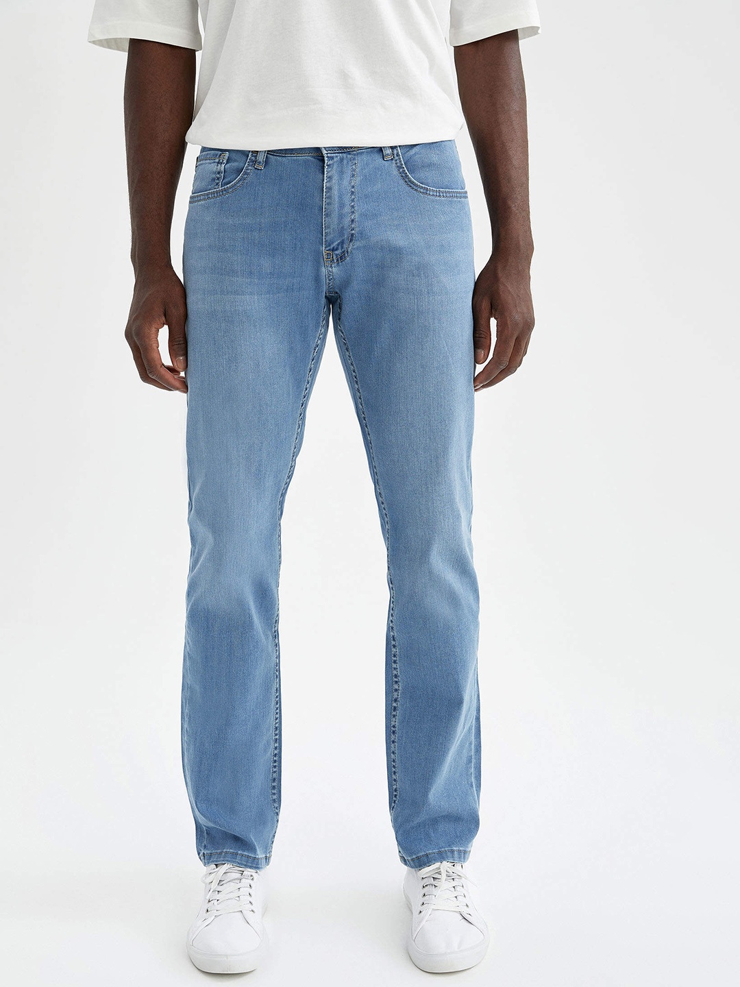 

DeFacto Men Blue Slim Fit Heavy Fade Mid-Rise Stretchable Jeans