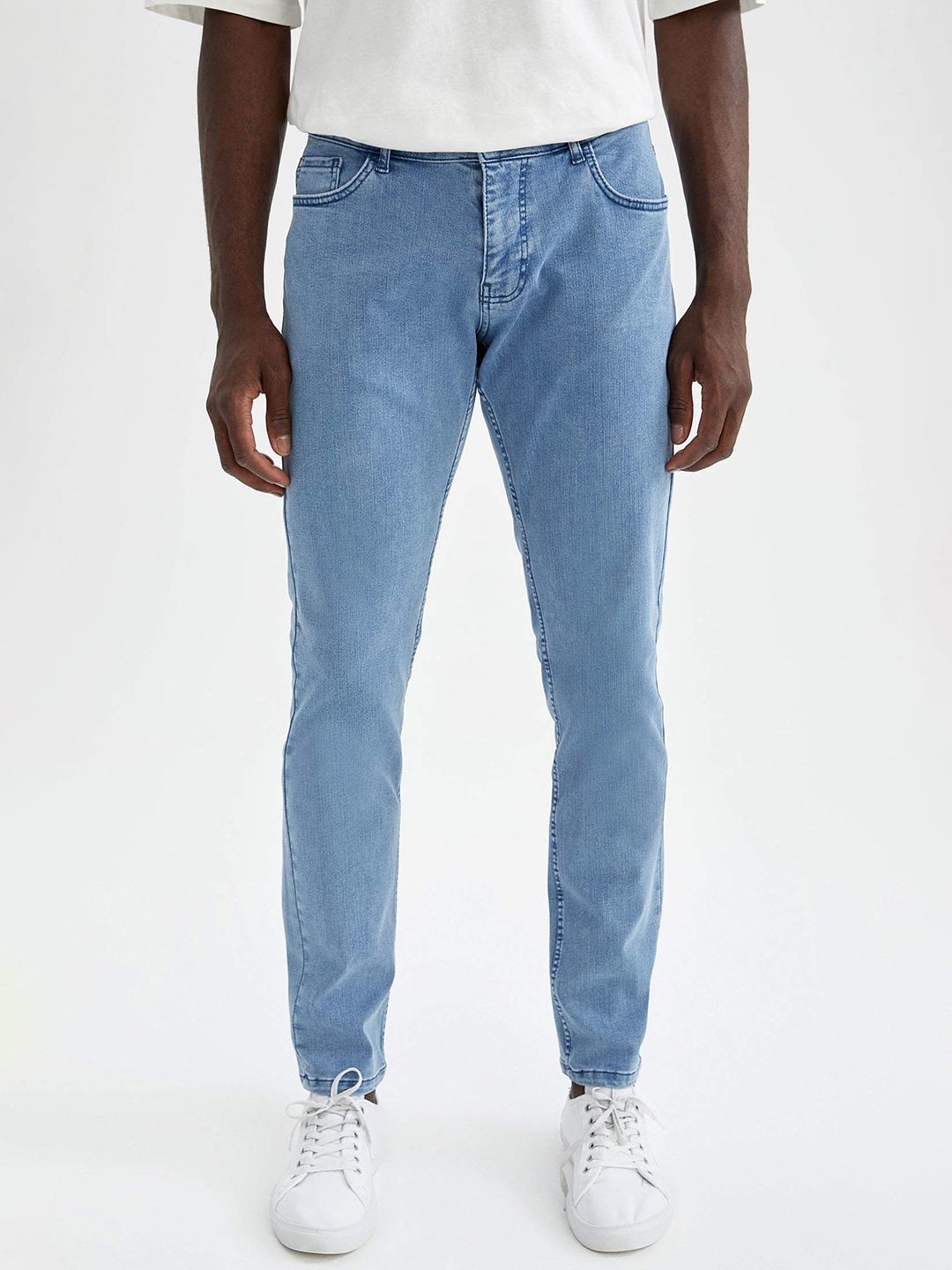 

DeFacto Men Blue Pedro Slim Fit Heavy Fade Mid-Rise Stretchable Jeans
