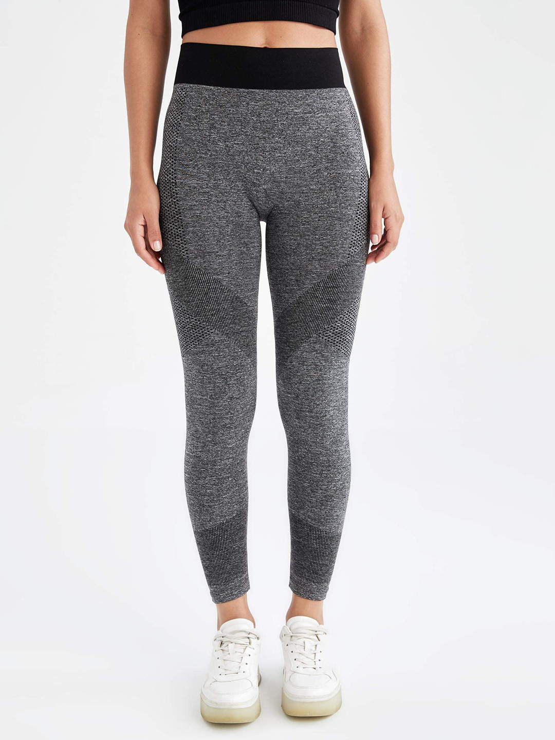 

DeFacto Women Charcoal Grey Self-Design Extra Slim Fit Ankle Length Leggings