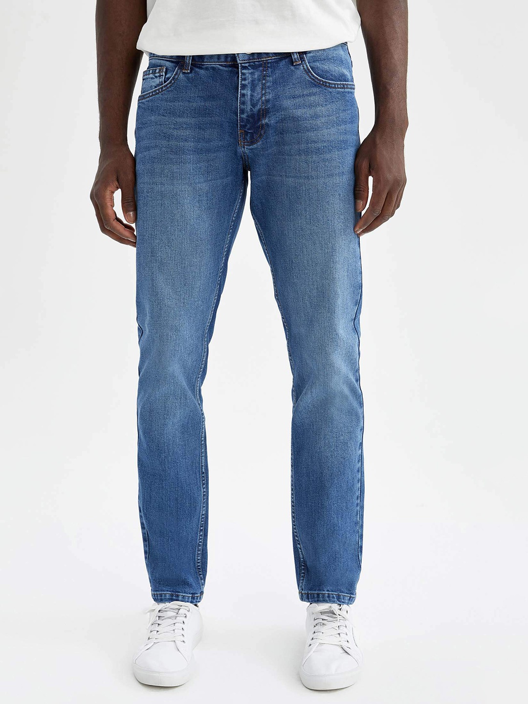 

DeFacto Men Blue Slim Fit Heavy Fade Mid-Rise Stretchable Jeans