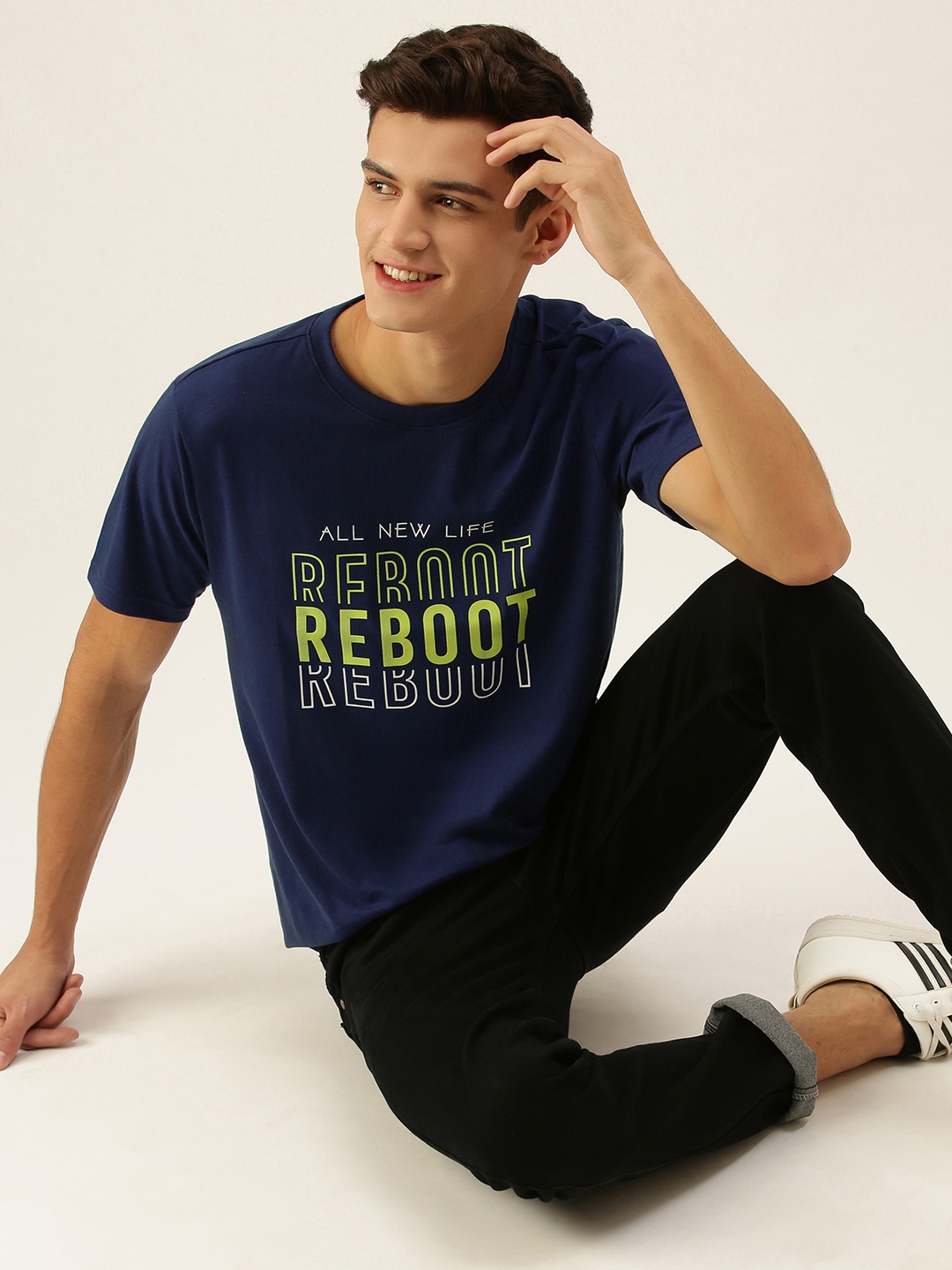 

FOREVER 21 Men Navy Blue Typography Printed Casual T-shirt