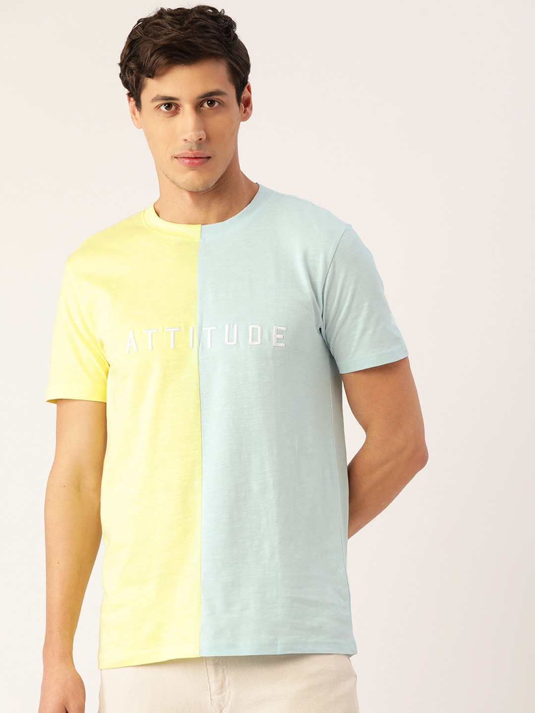 

FOREVER 21 Men Yellow & Blue Colourblocked T-shirt with Slub Effect