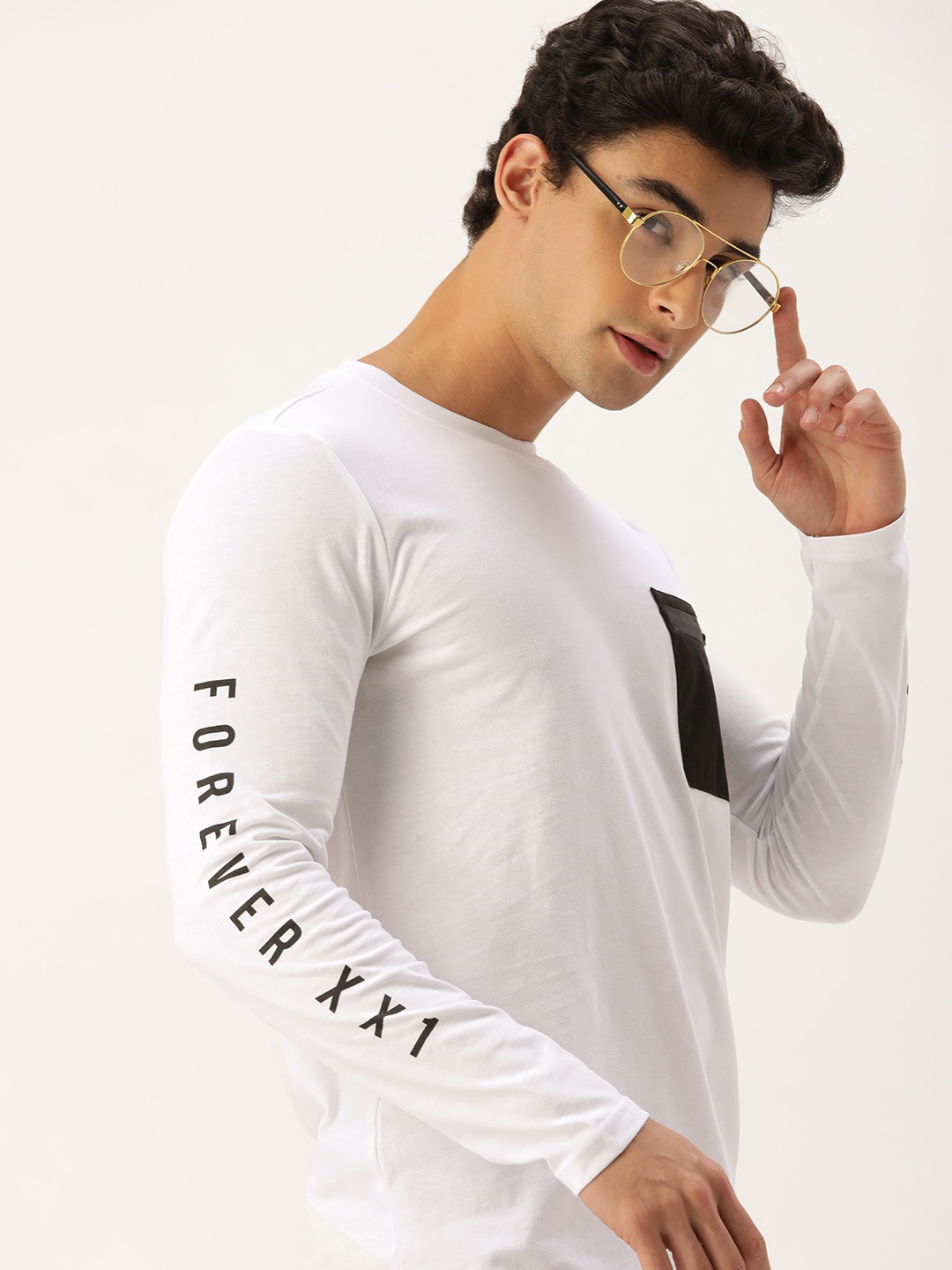 

FOREVER 21 Men White & Black Printed T-shirt
