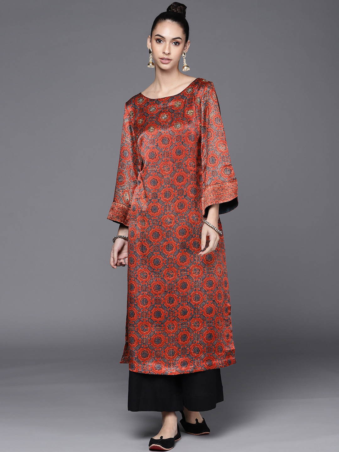 

Fabindia Women Rust Red & Navy Blue Ethnic Motifs Print Flared Sleeves Straight Kurta