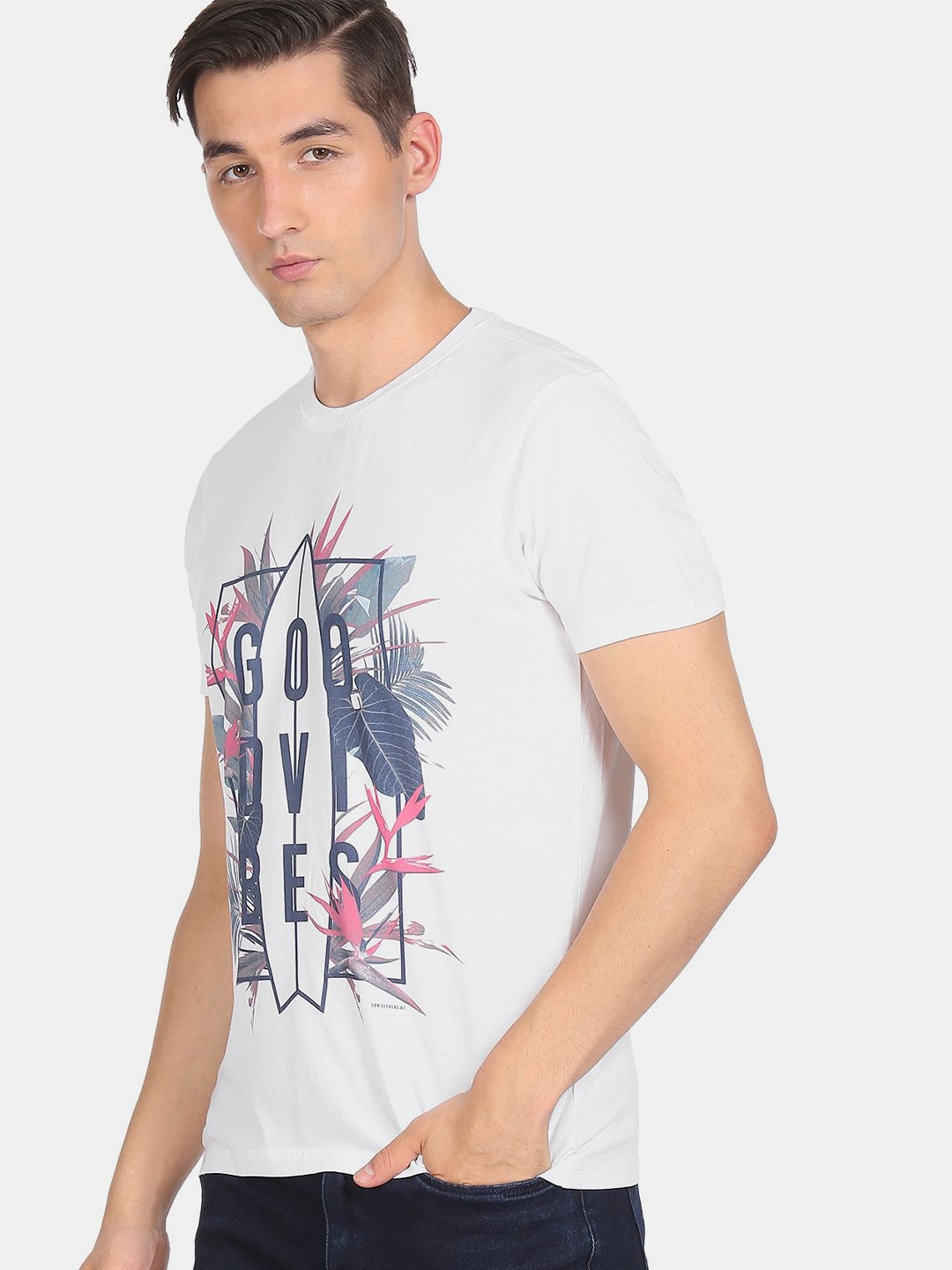 

Flying Machine Men White & Navy Blue Floral Printed T-shirt