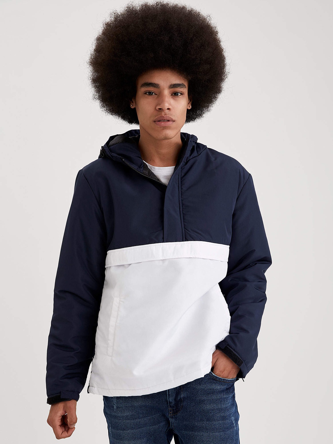 

DeFacto Men Navy Blue & White Colourblocked Hooded Padded Jacket