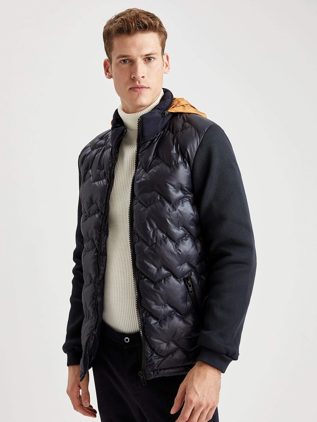 

DeFacto Men Navy Blue Slim Fit Solid Hooded Puffer Jacket