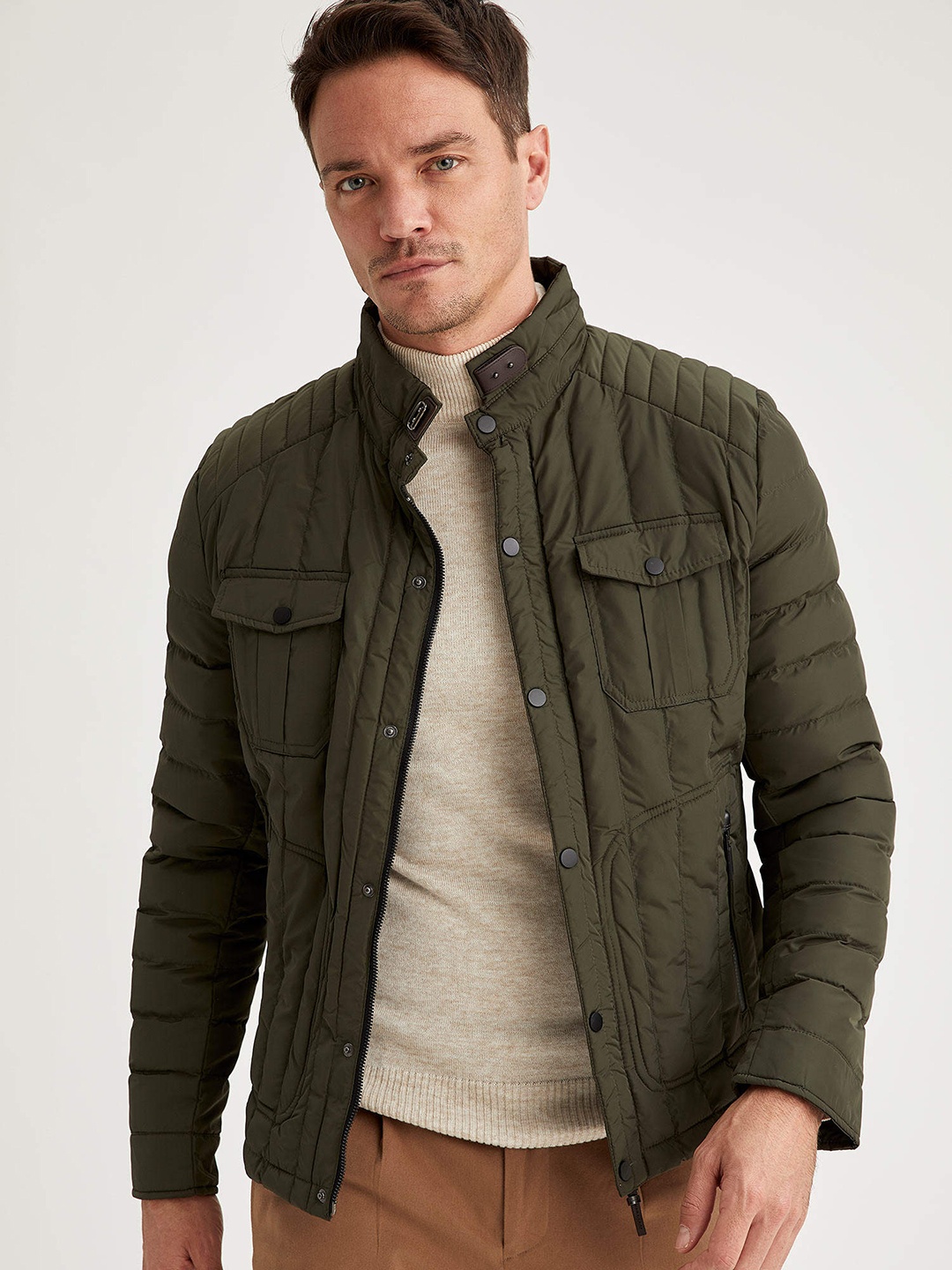 

DeFacto Men Olive Green Slim Fit Solid Quilted Jacket