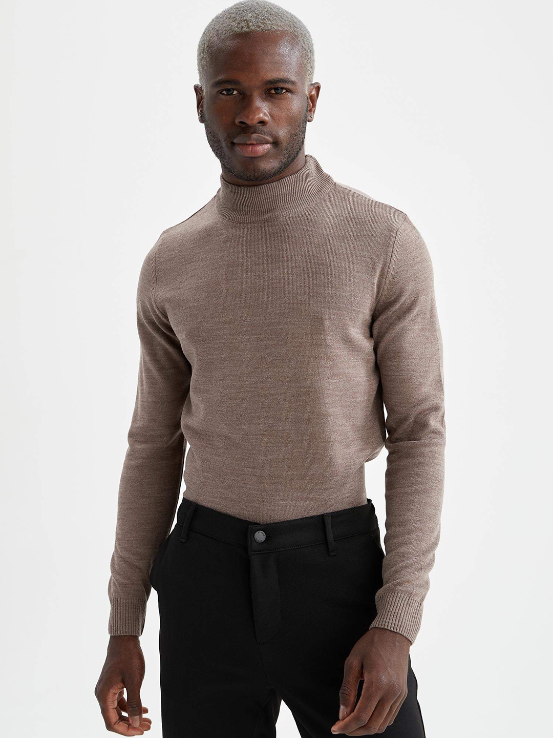 

DeFacto Men Brown Solid Basic SLIM FIT Tricot Pullover sweater