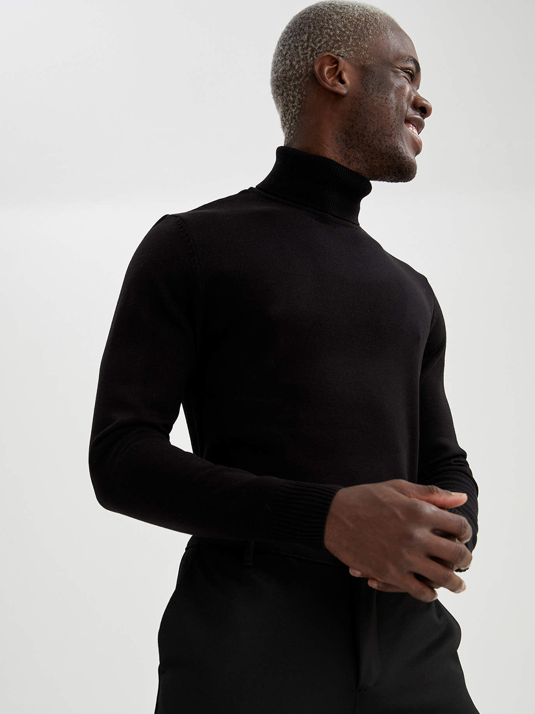 

DeFacto Men Black Slim Fit Solid Pullover