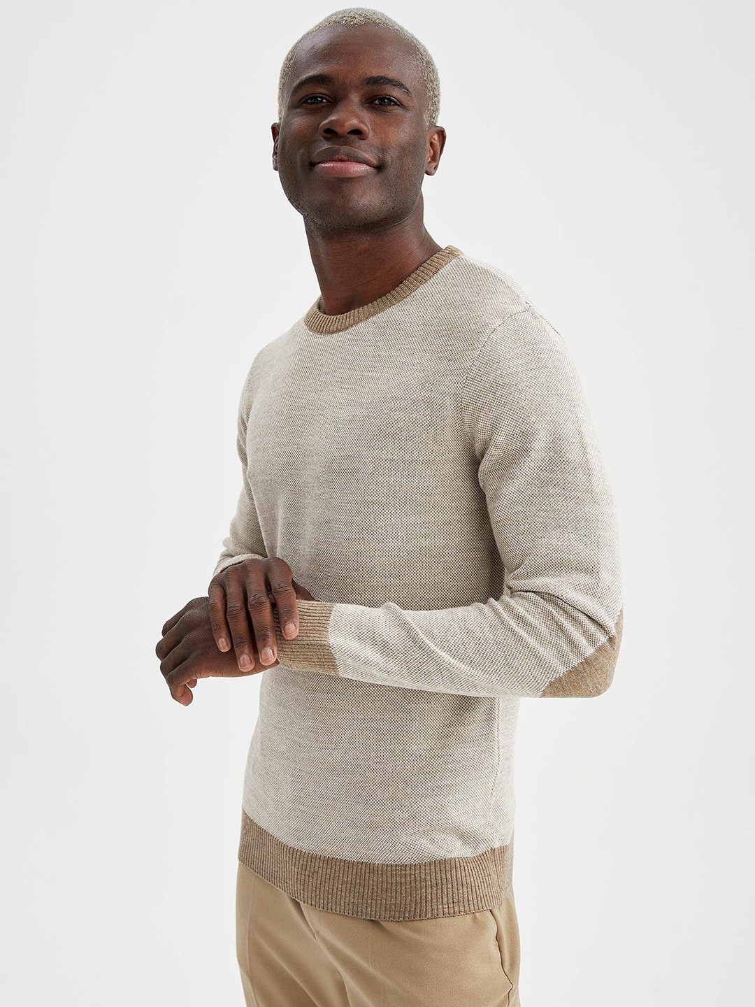

DeFacto Men Beige Slim Fit Solid Knit Acrylic Pullover