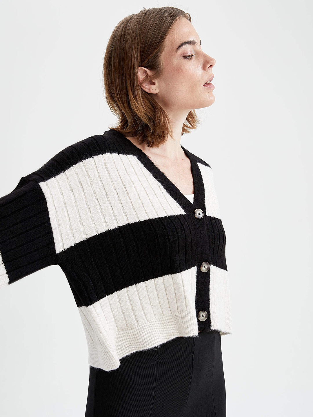 

DeFacto Women Black & White Colourblocked Cardigan