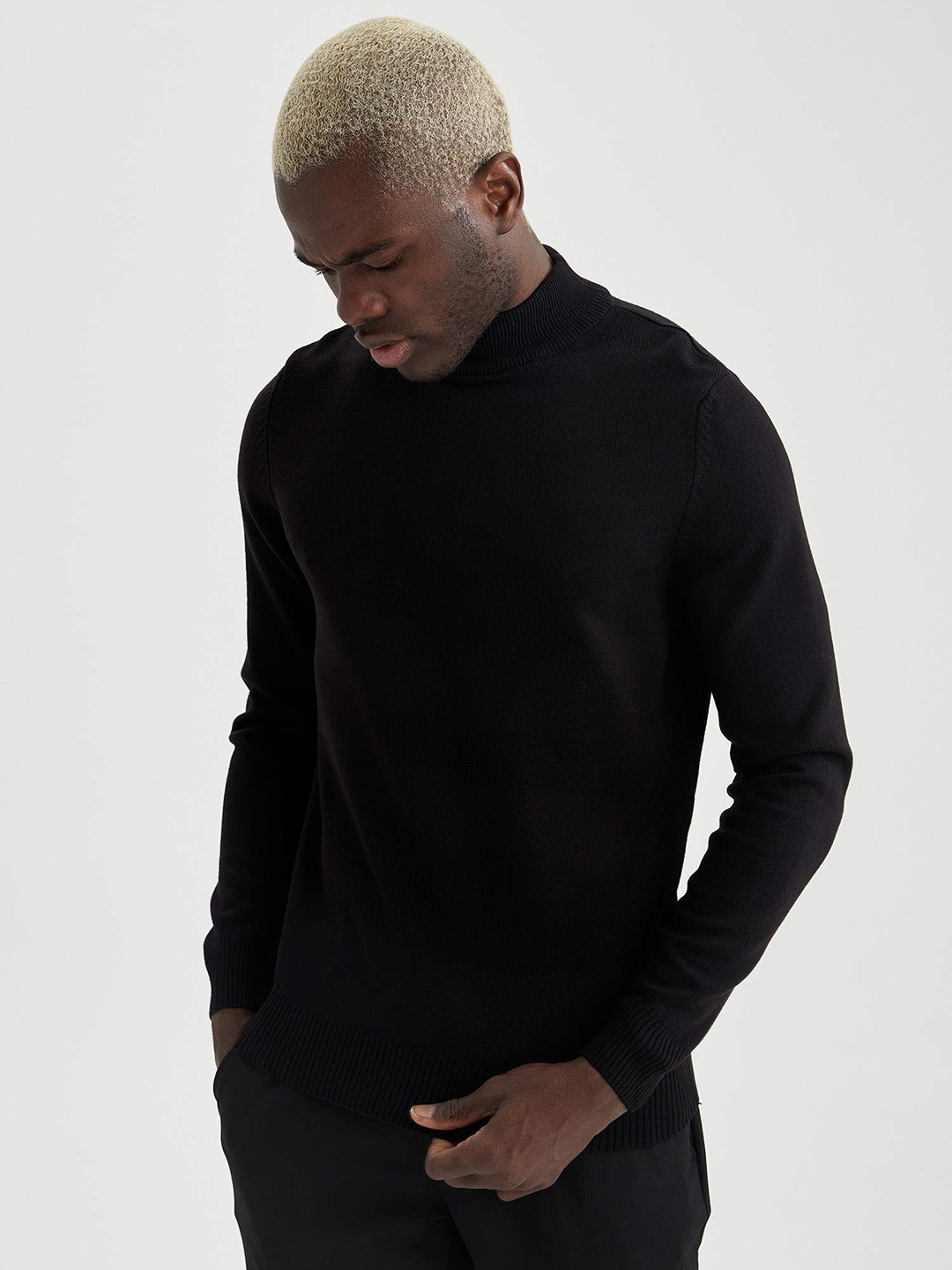 

DeFacto Men Black Slim Fit Pullover