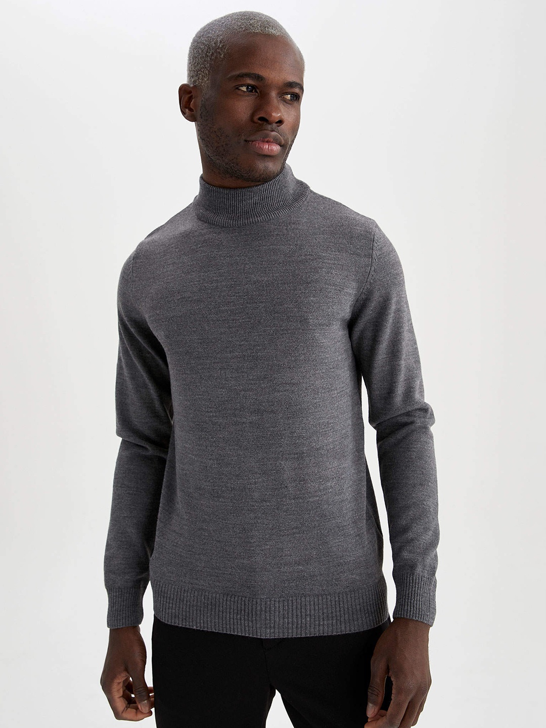 

DeFacto Men Grey Solid Pullover