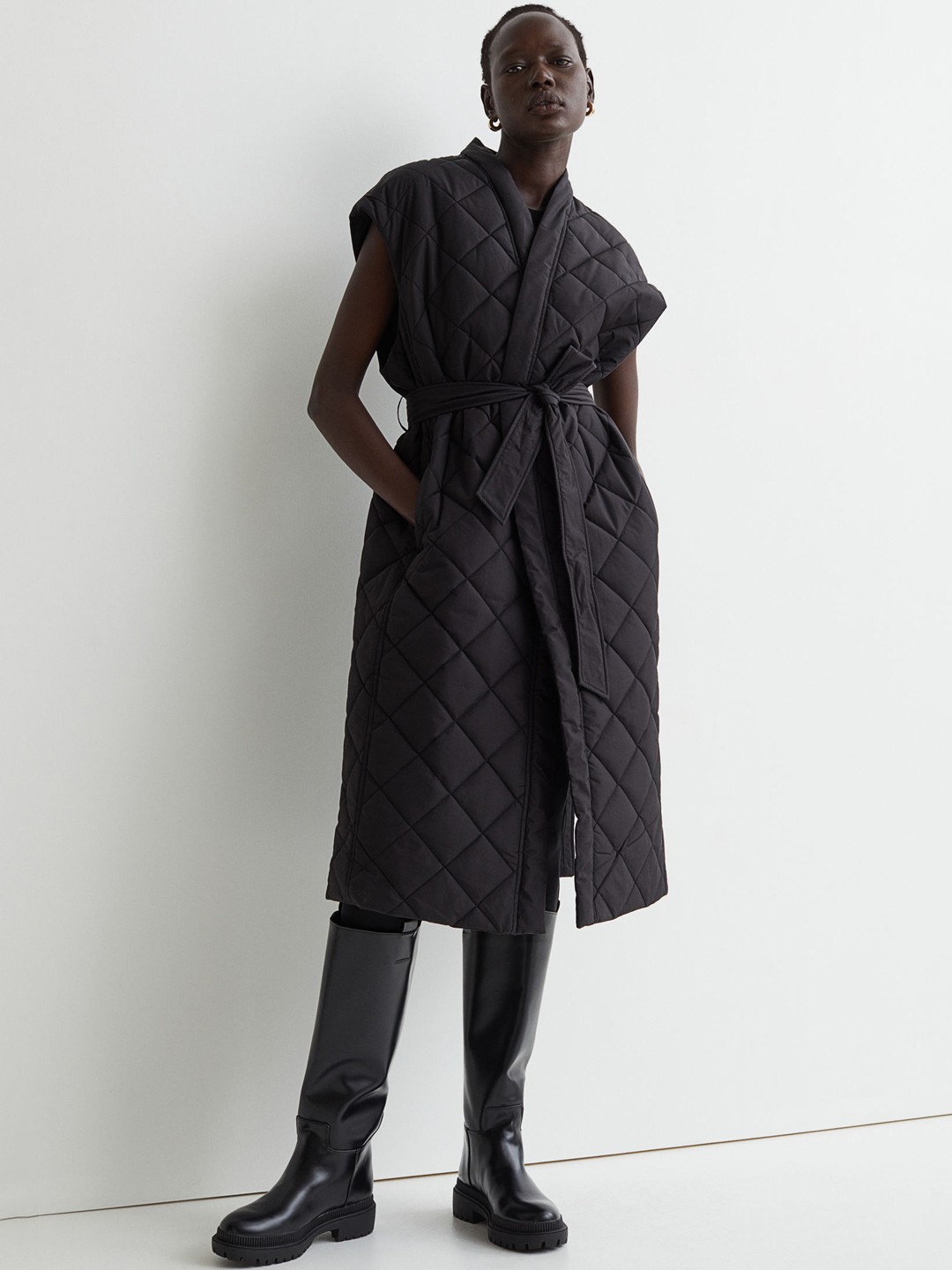 

H&M Women Black Quilted Gilet jacket