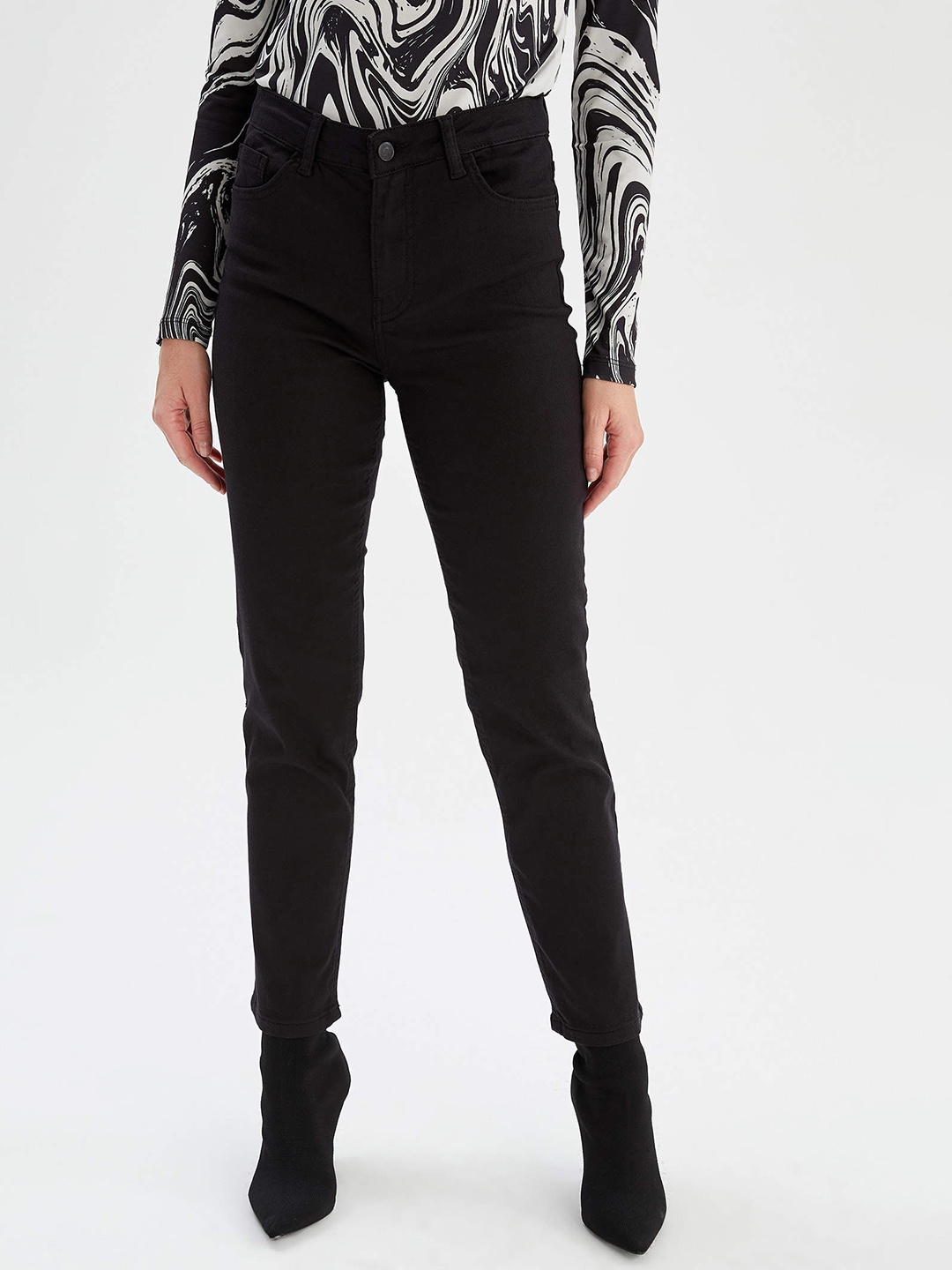 

DeFacto Women Black Trousers