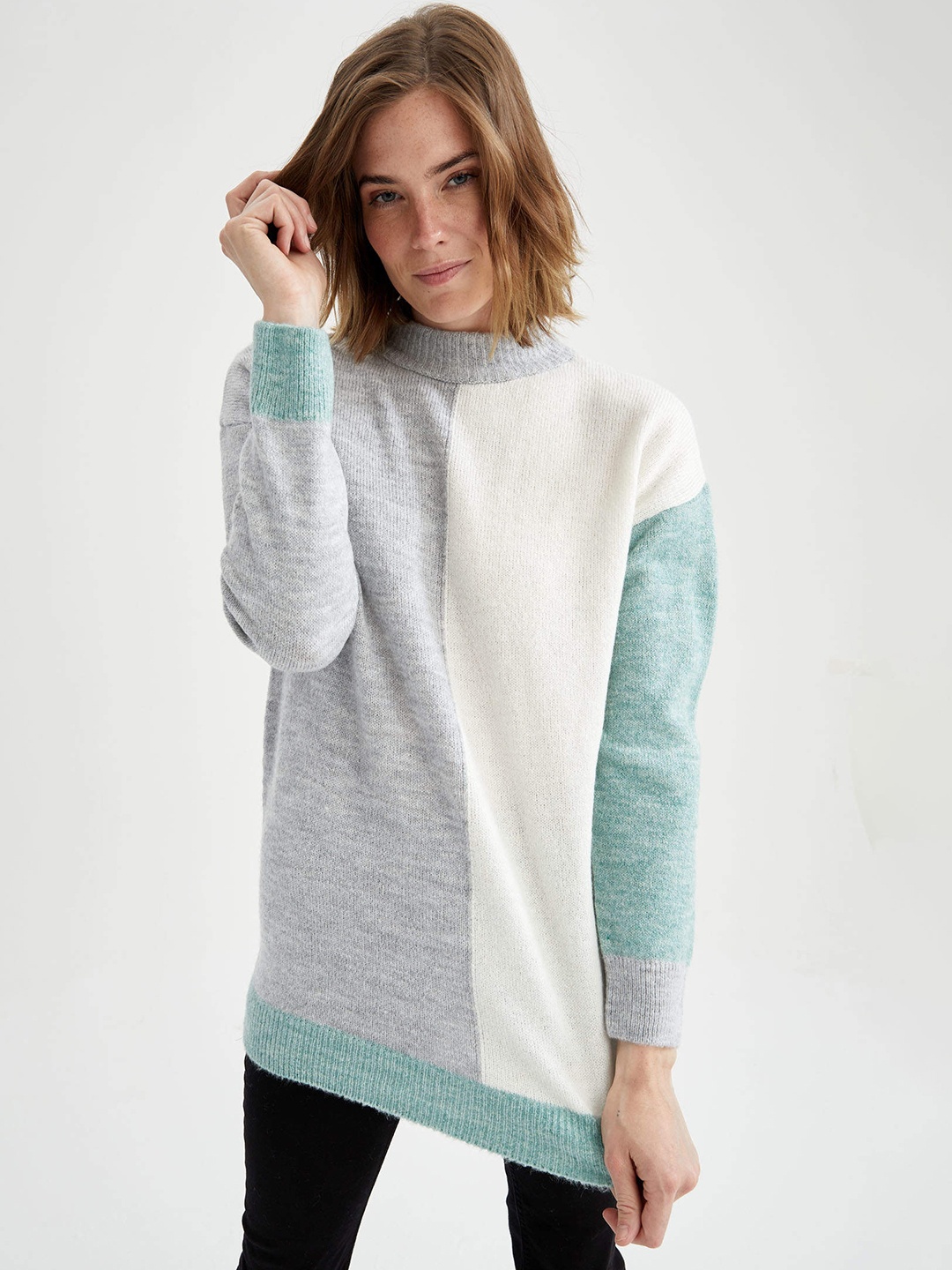 

DeFacto Grey & White High Neck Colourblocked Tunic