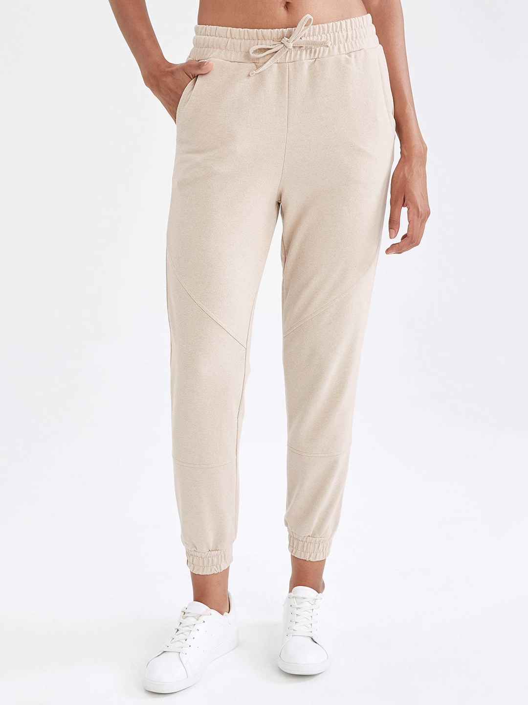 

DeFacto Women Beige Standard Fit Solid Cropped Joggers