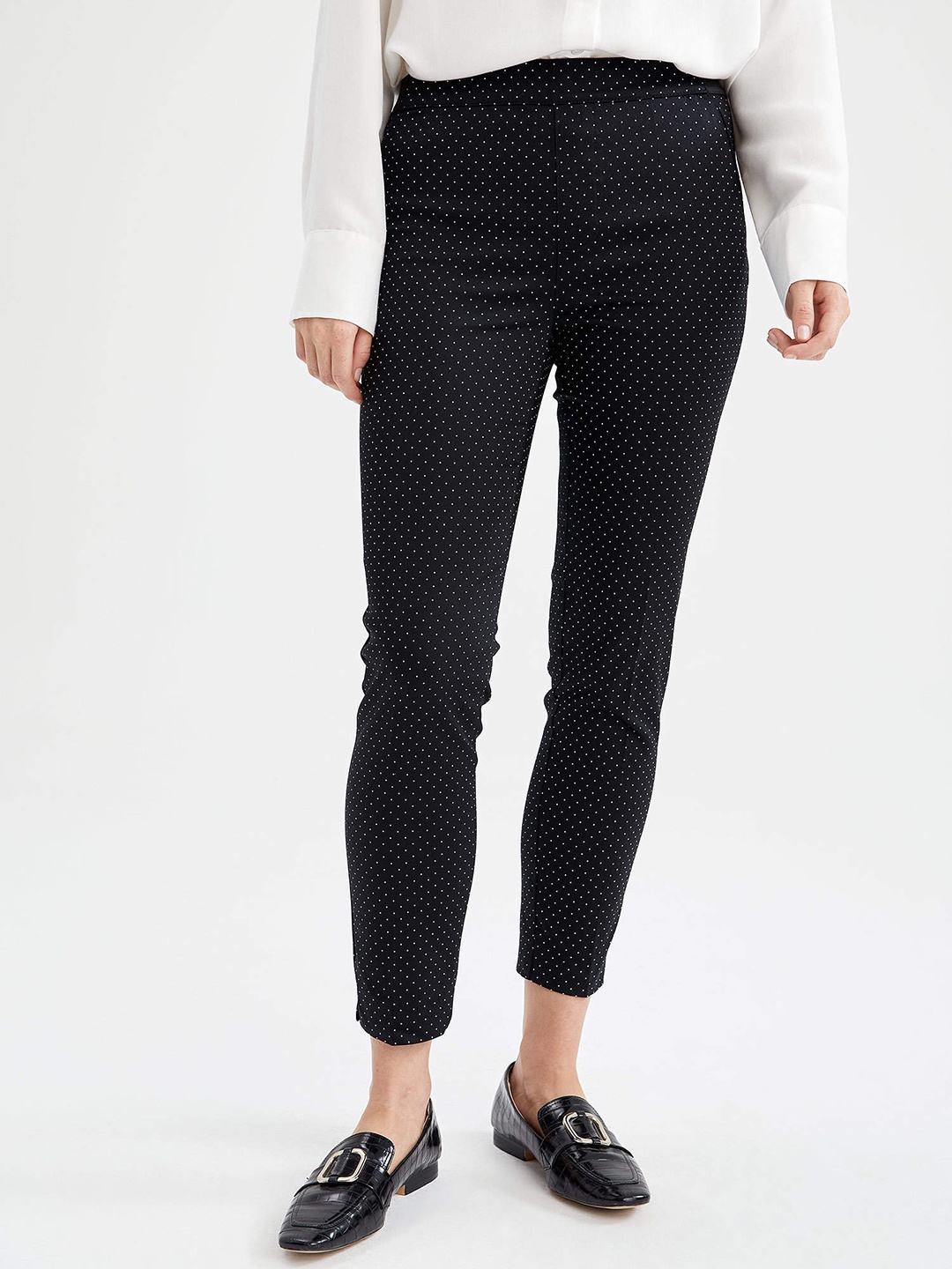 

DeFacto Women Black & White Polka Dots Printed Valentina Cigerette Trousers