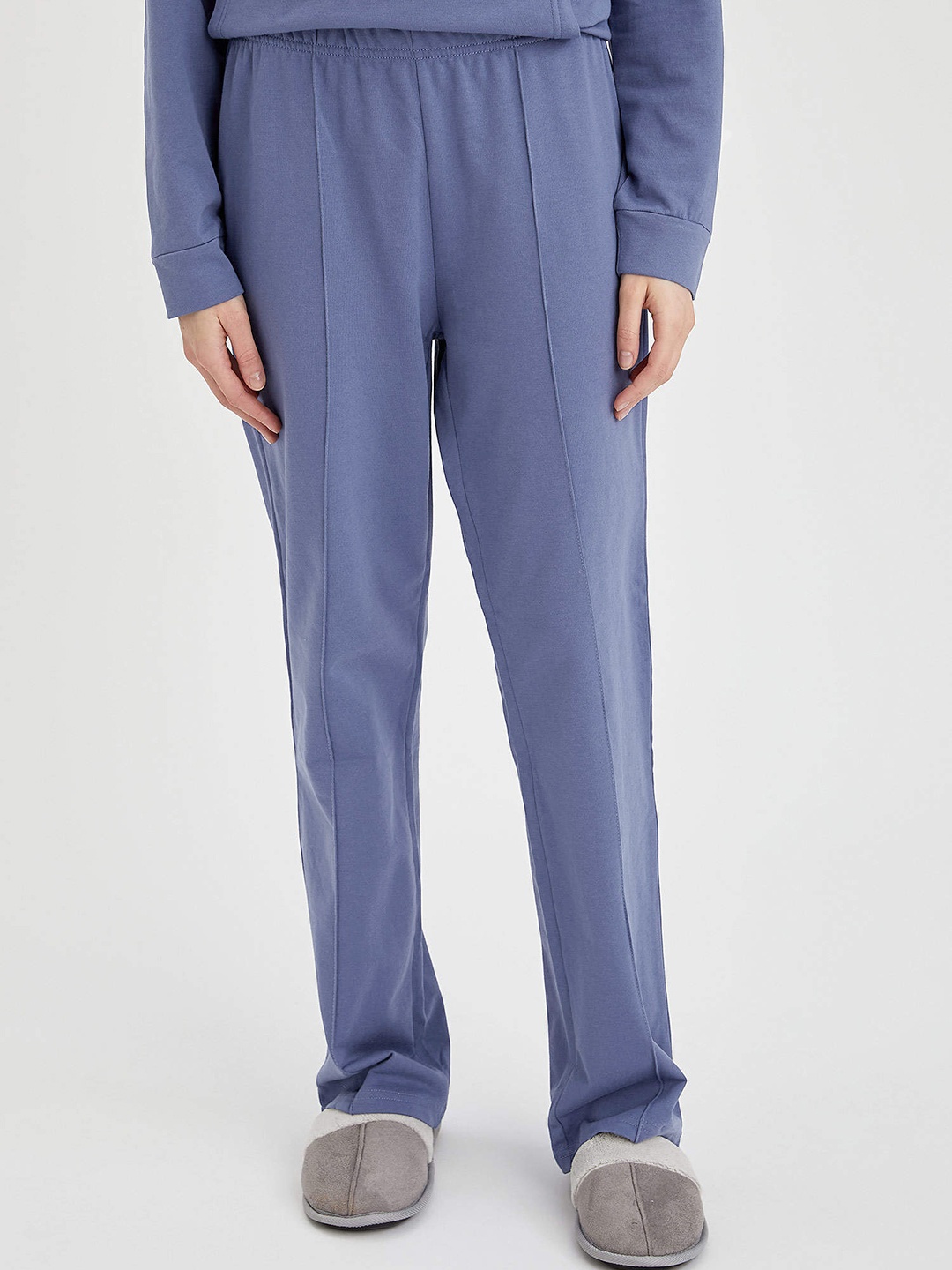 

DeFacto Women Blue Solid Pleated Pure Cotton Trousers