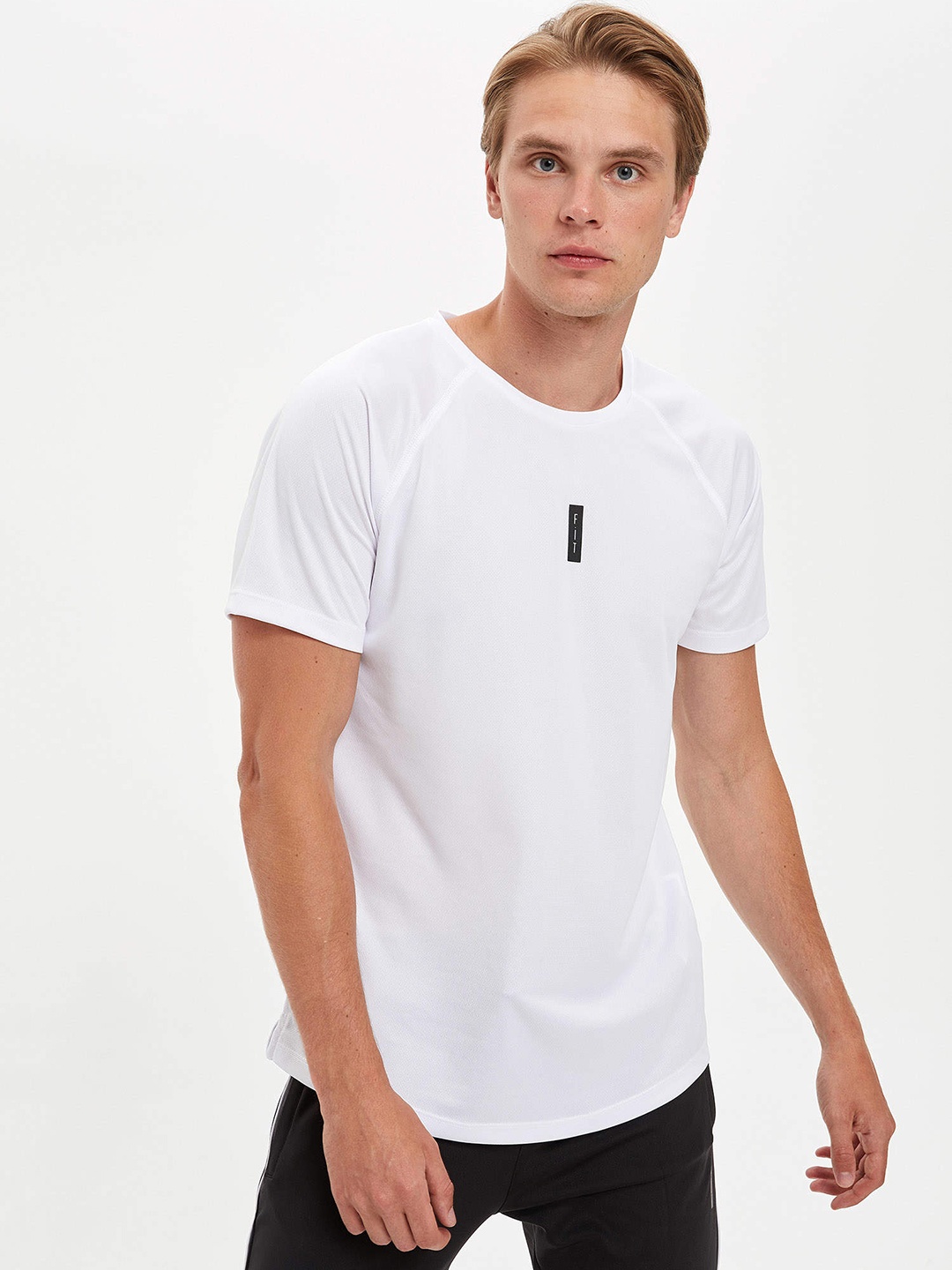 

DeFacto Men White Extra Slim Fit Solid T-shirt
