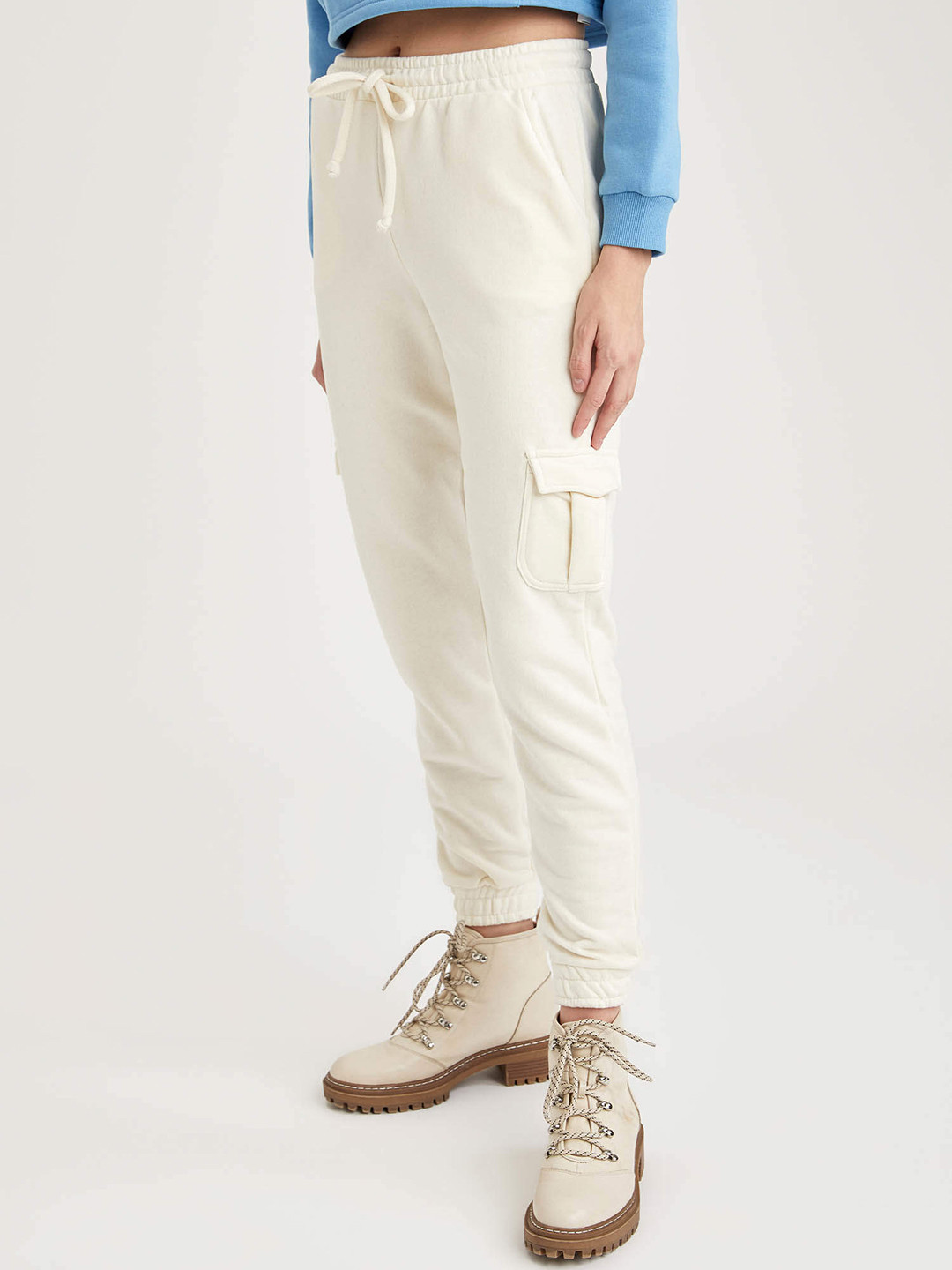 

DeFacto Women Cream-Coloured Solid Trousers