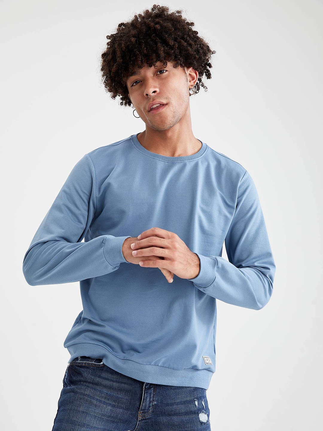 

DeFacto Men Blue Regular Fit Sweatshirt