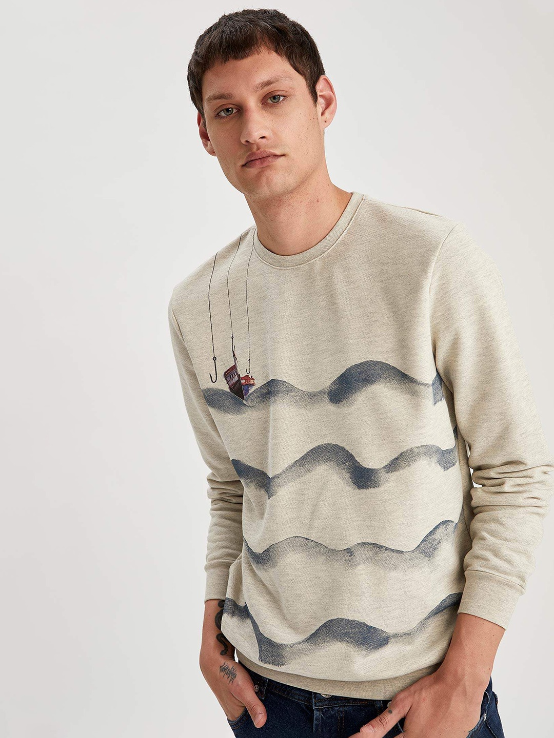 

DeFacto Men Beige & Navy Printed Sweatshirt