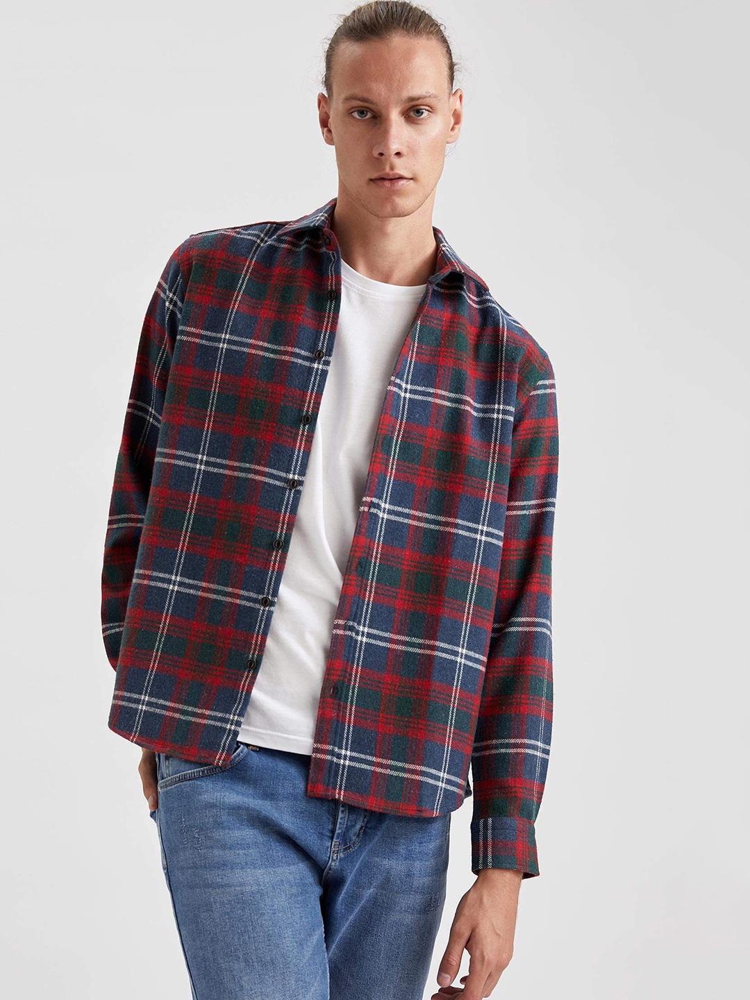 

DeFacto Men Red & Blue Checked Casual Shirt