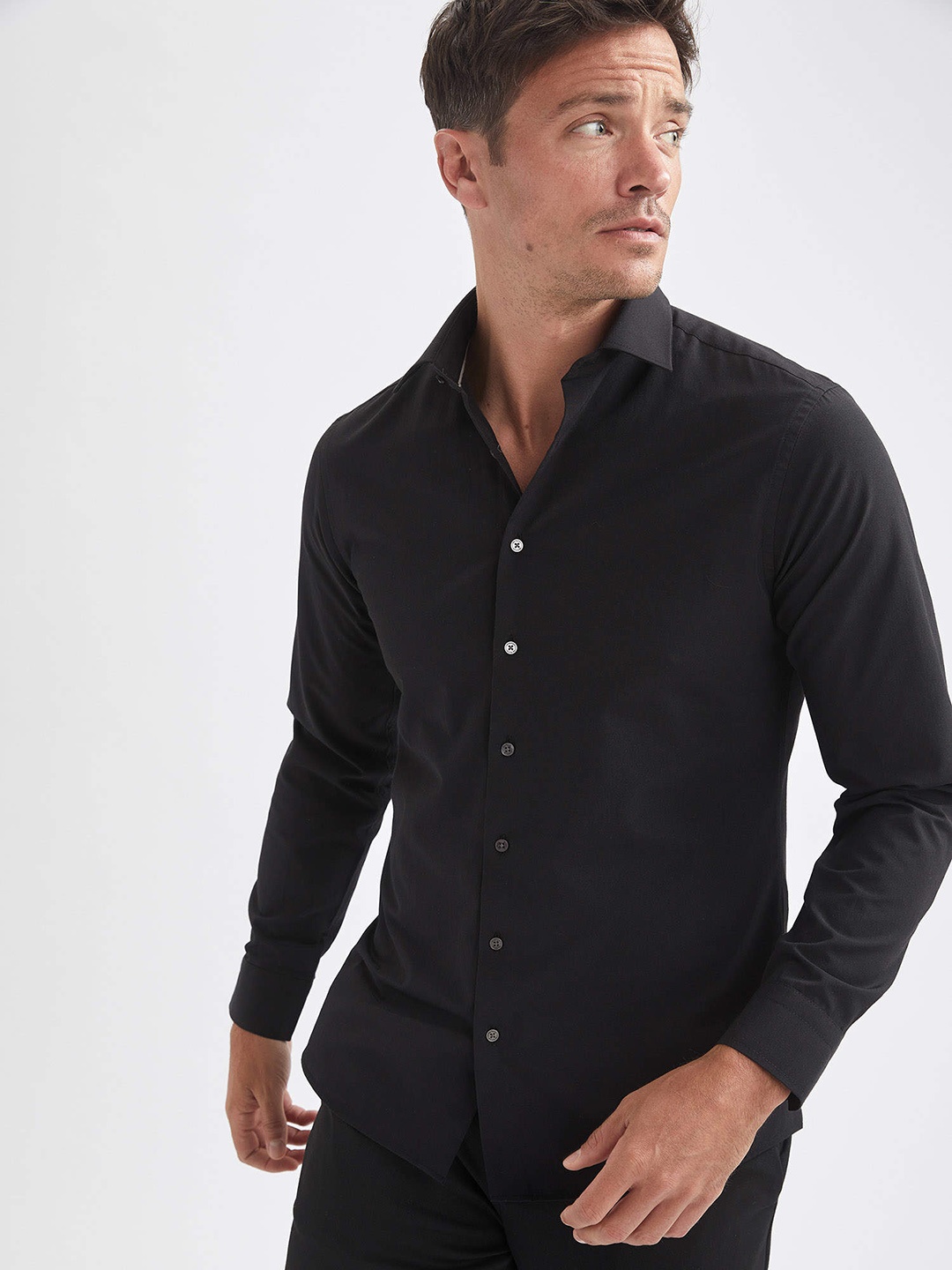 

DeFacto Men Black Solid Slim Fit Smart Casual Shirt