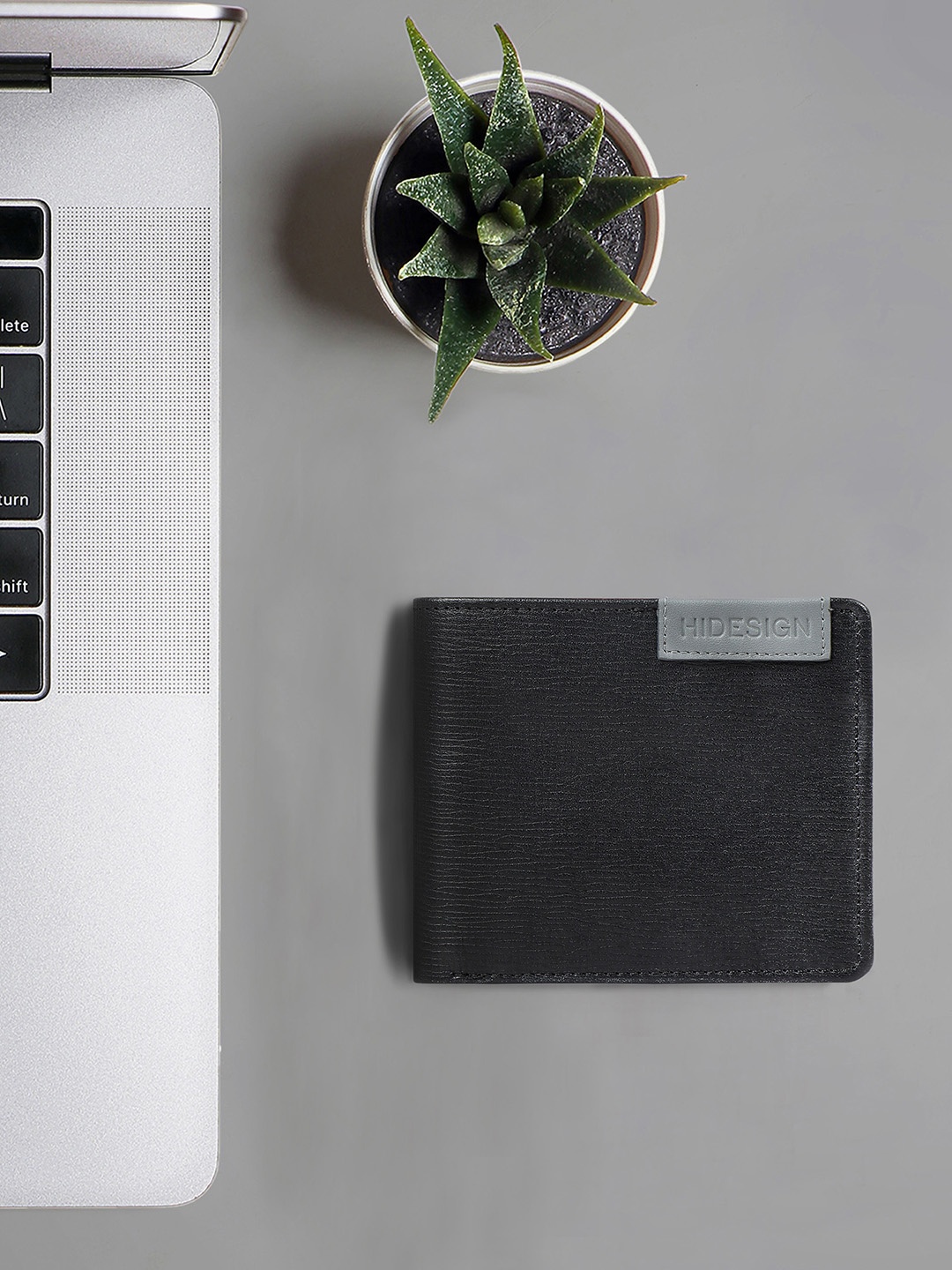 

Hidesign Men Black Leather Two Fold Wallet