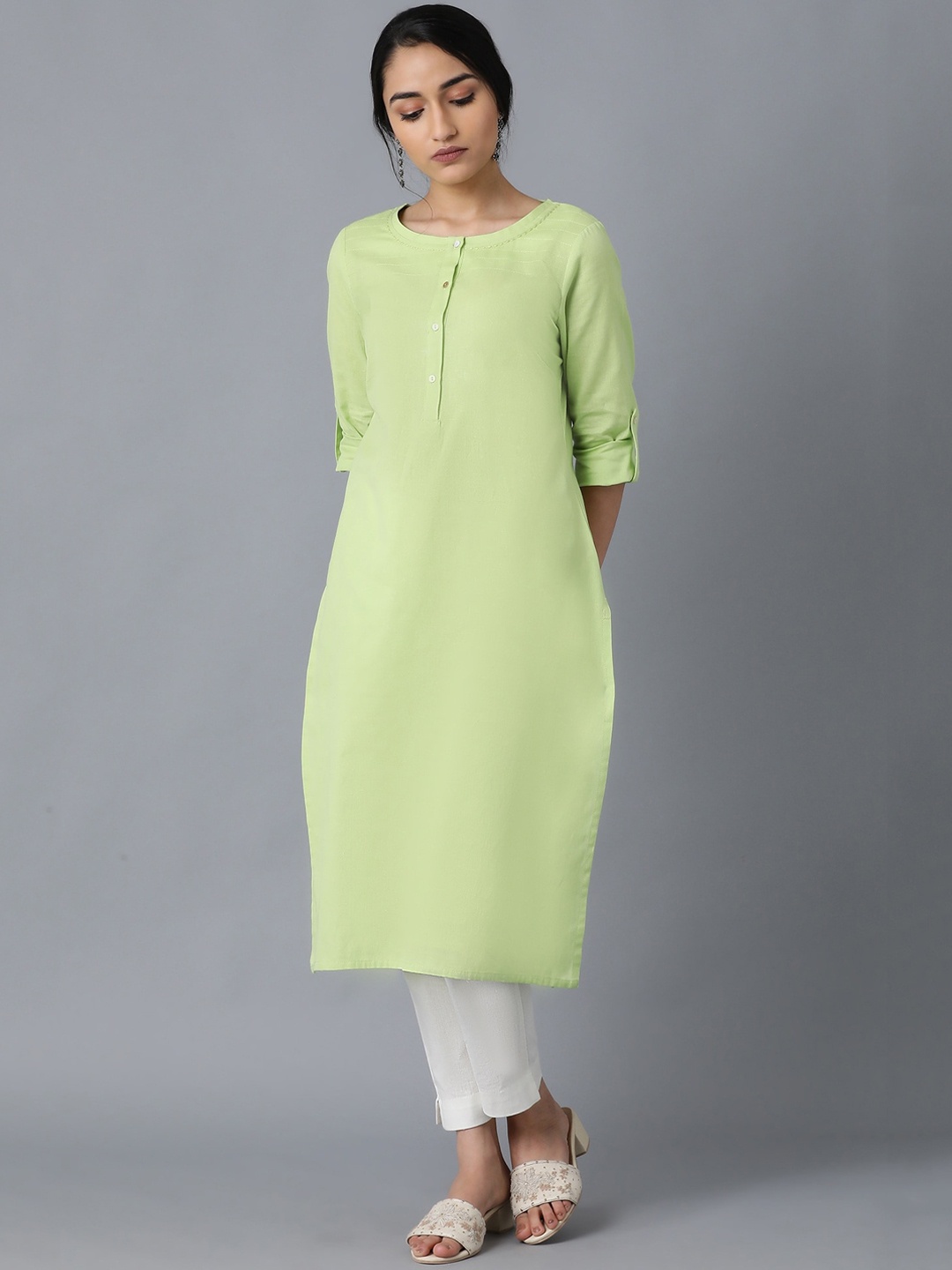 

W Women Green Solid Kurta