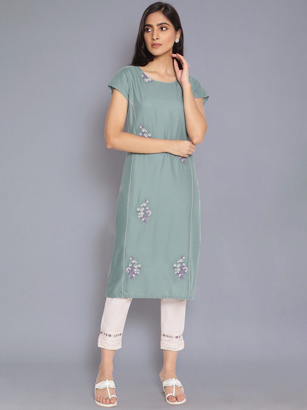 

W Women Green Embroidered Thread Work Kurta