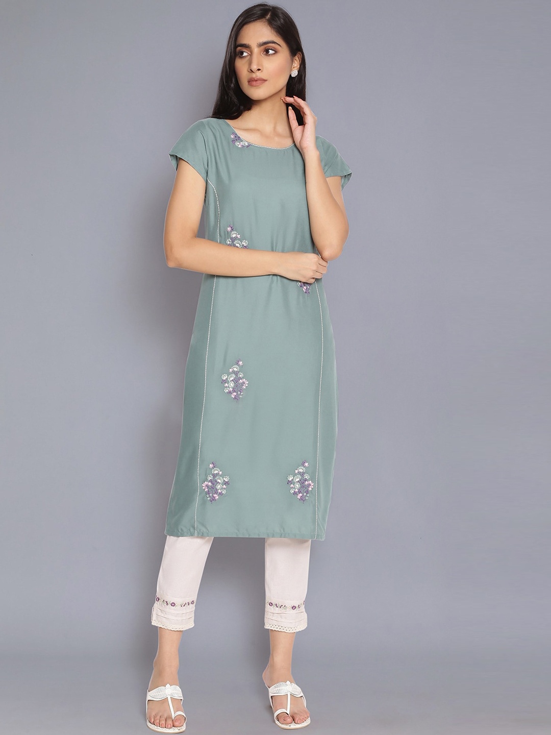 

W Women Green Embroidered Thread Work Kurta