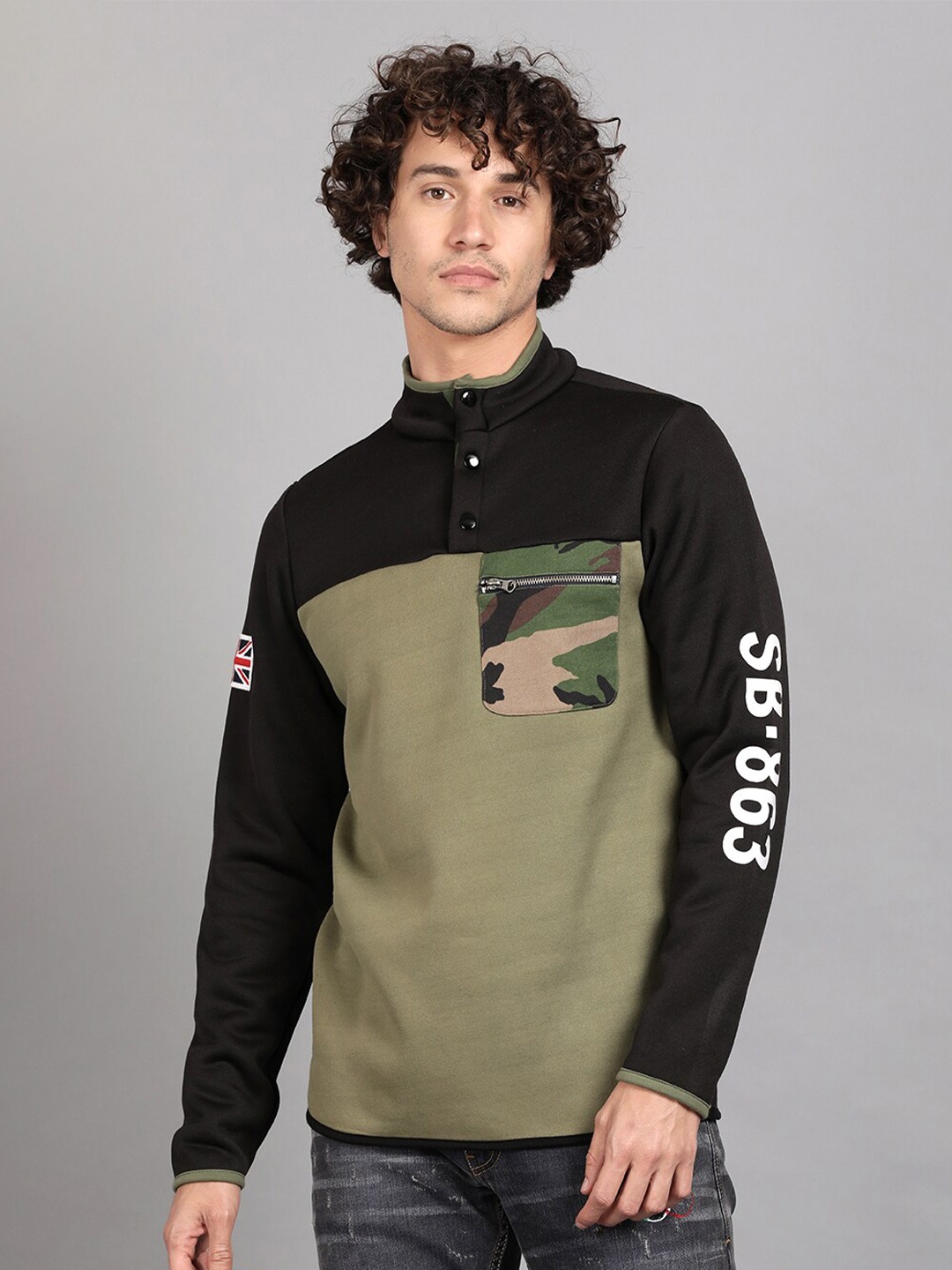 

Steenbok Men Black & Olive Green Colourblocked High Neck Pockets T-shirt