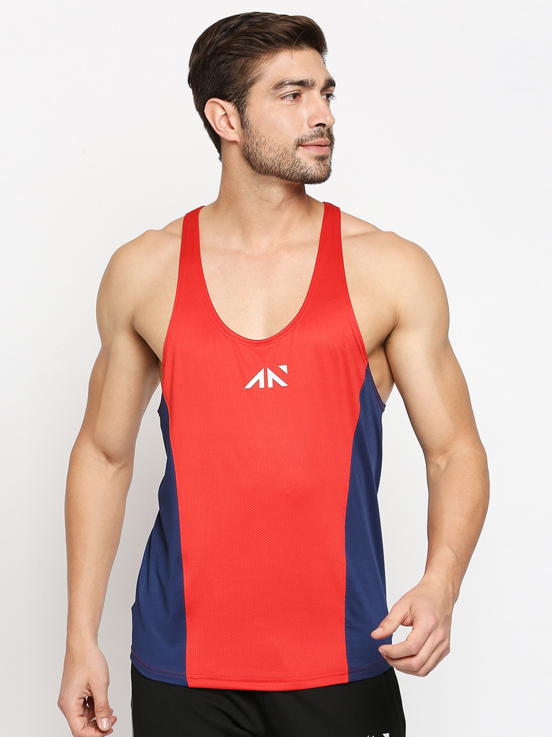 

AESTHETIC NATION Men Red Colourblocked V-Neck Applique Slim Fit T-shirt