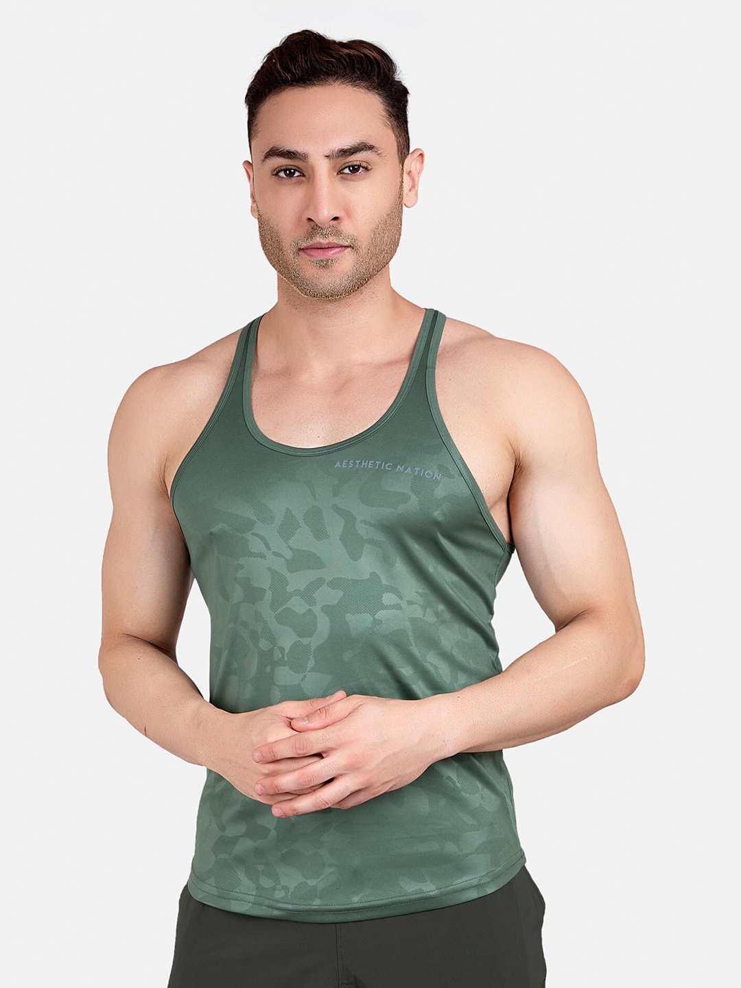 

AESTHETIC NATION Men Green Printed Slim Fit T-shirt