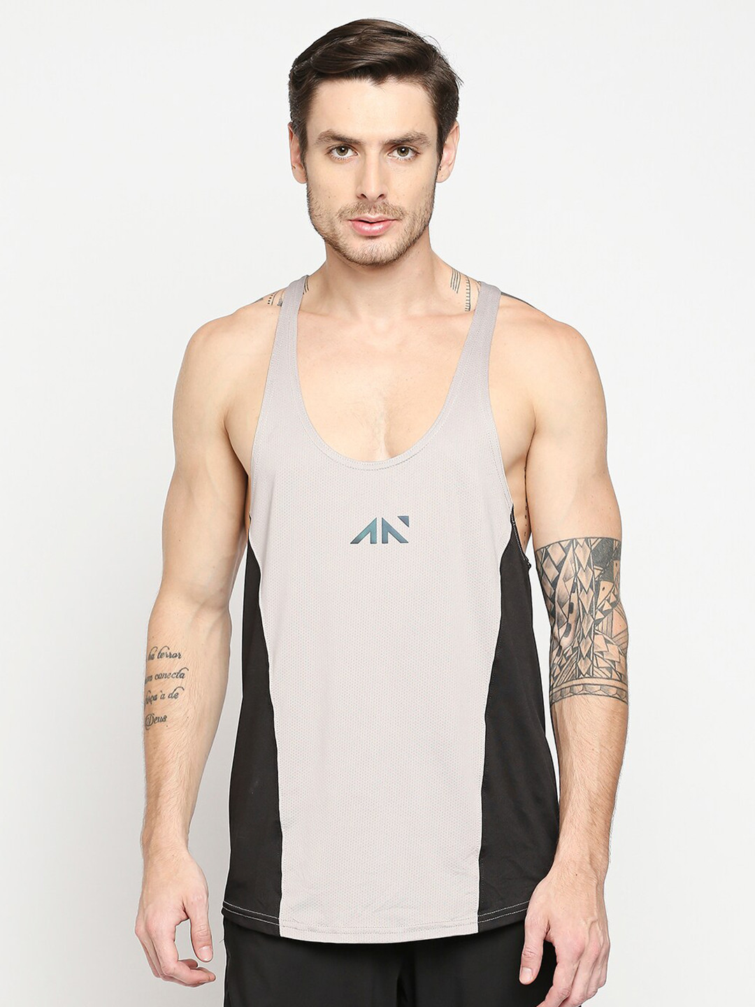 

AESTHETIC NATION Men Grey & Black Colourblocked Slim Fit T-shirt