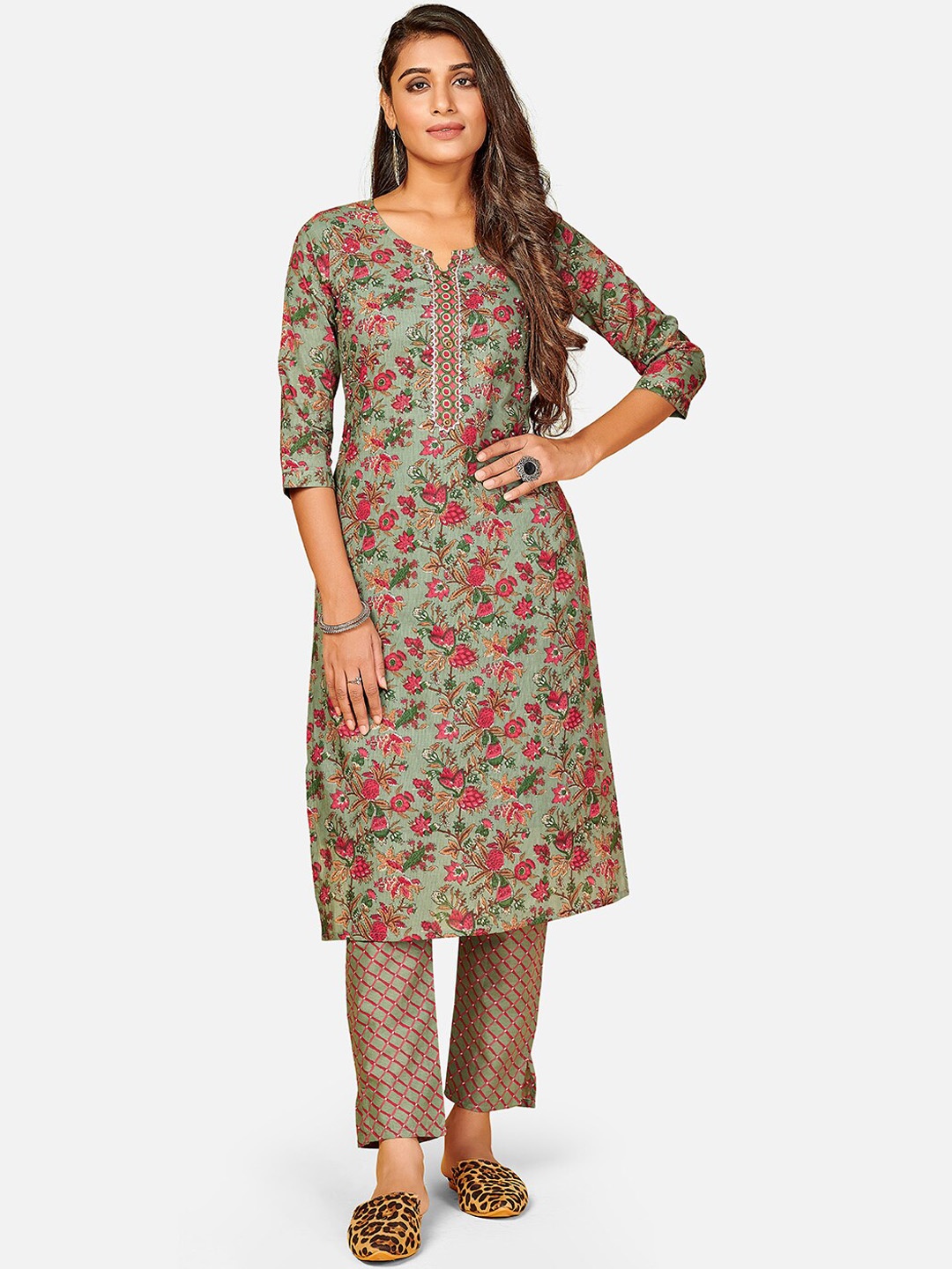 

Vbuyz Women Olive Green Floral Printed Regular Gotta Patti Pure Cotton Kurta with Trousers