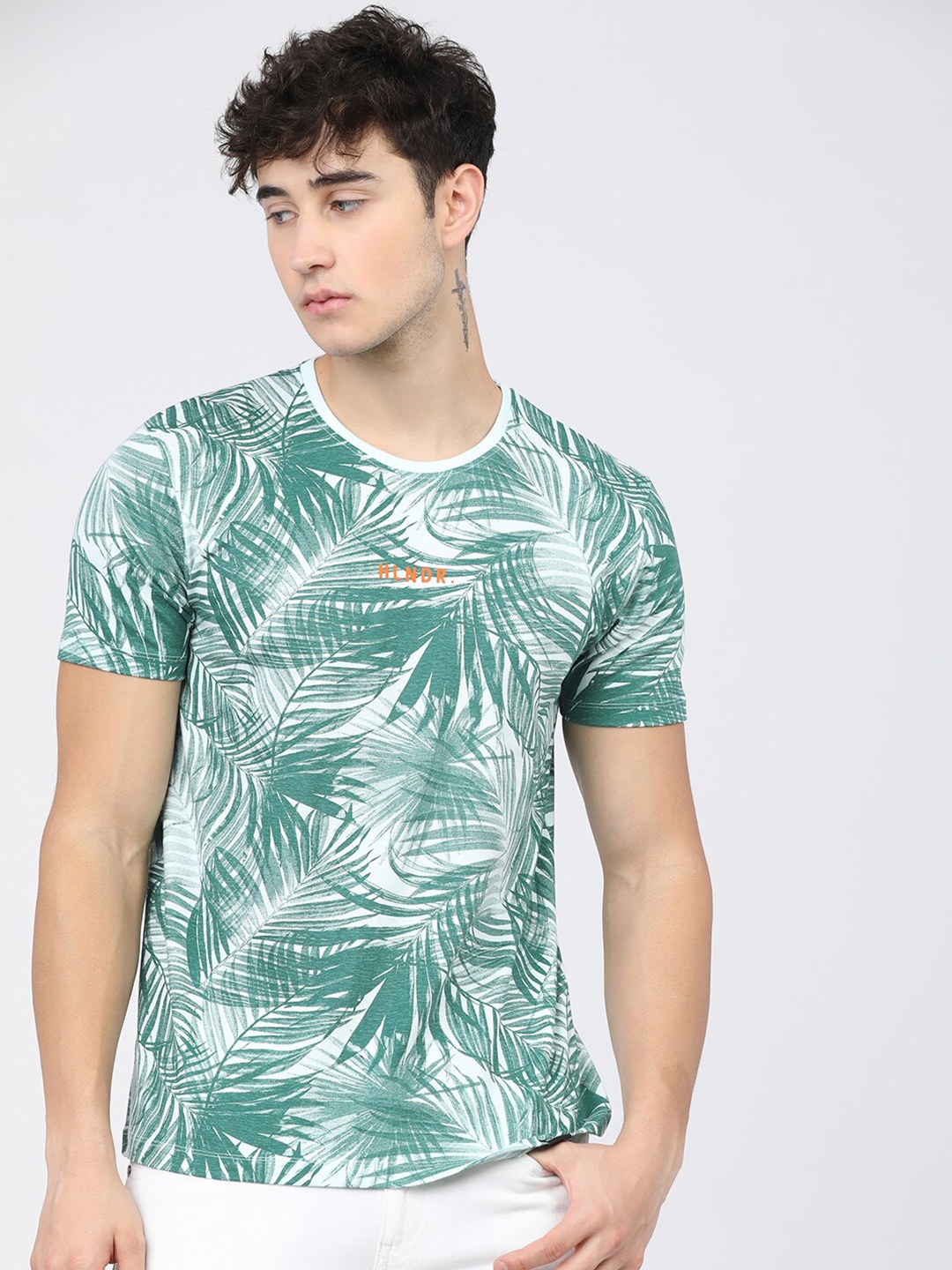 

HIGHLANDER Men Green Floral Printed Tropical Raw Edge Slim Fit T-shirt