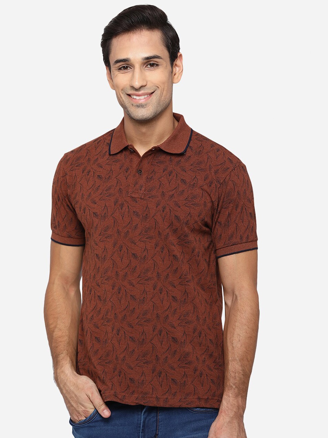 

Greenfibre Men Brown Printed Pockets Slim Fit T-shirt