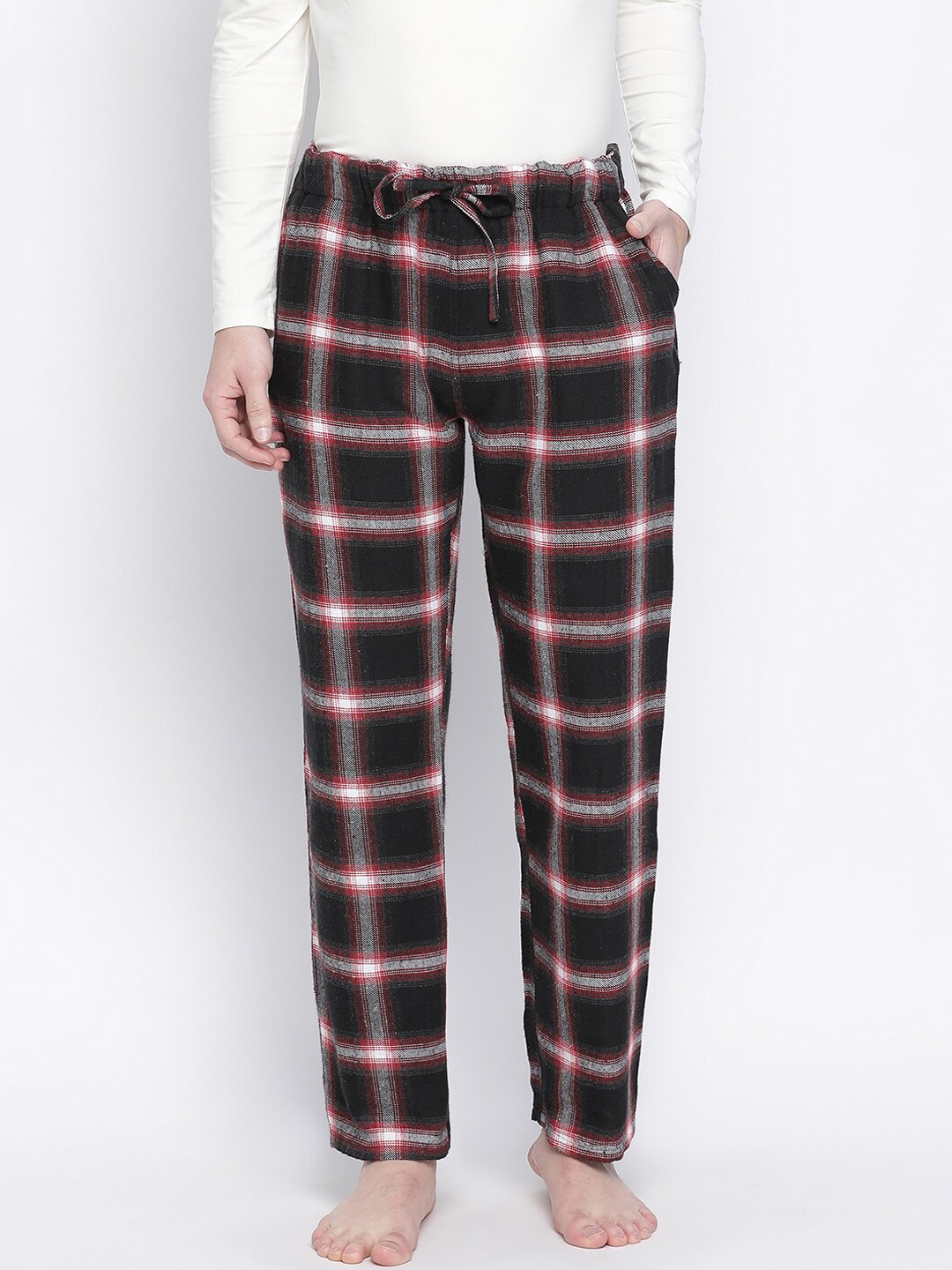 

Oxolloxo Men Black & Red Checked Lounge Pants